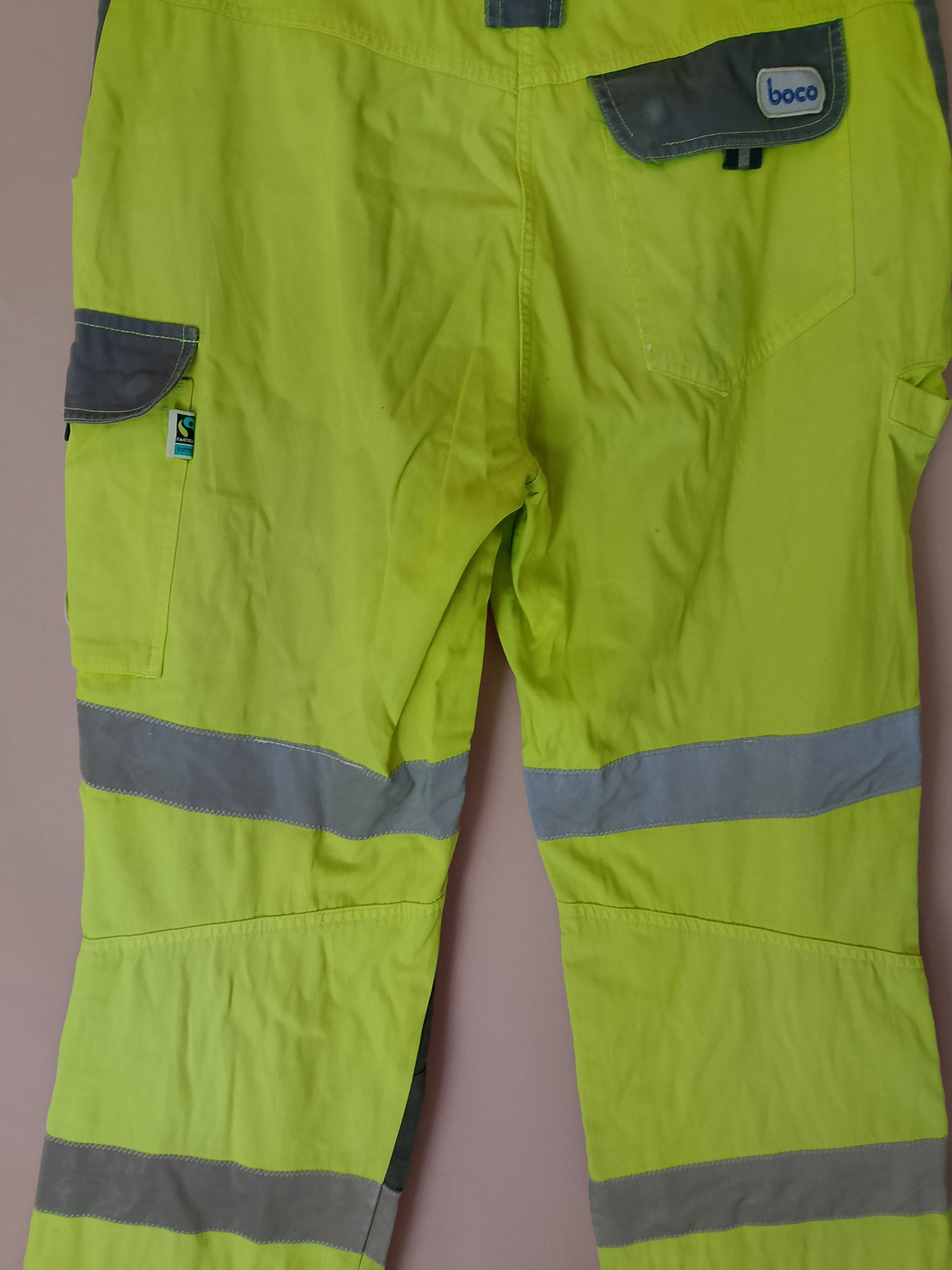 Pantaloni de lucru reflectorizanți Boco – siguranță și confort la locul de muncă. Moarime M.