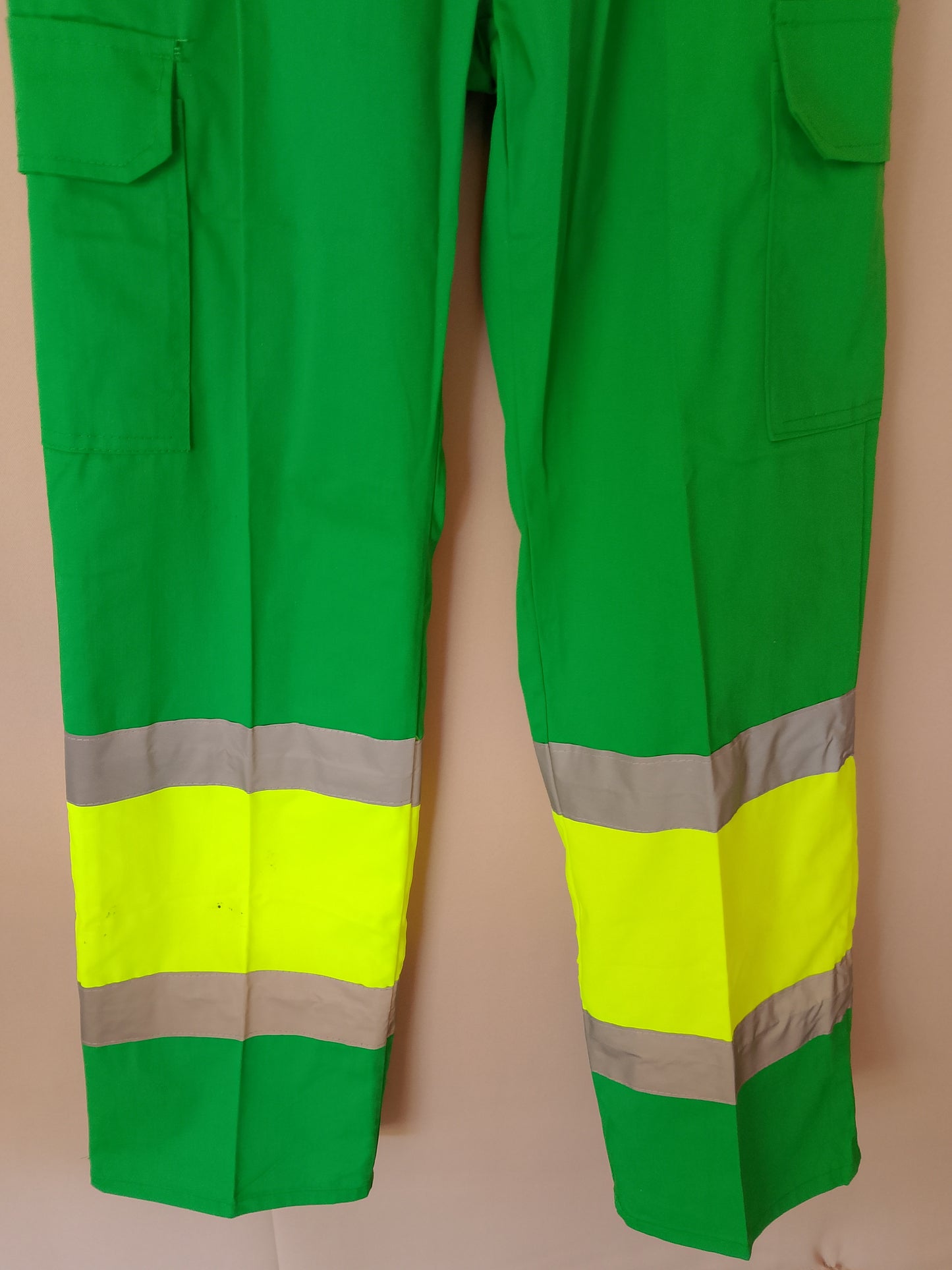 Pantaloni de înaltă vizibilitate VESIN,  Mărimea 44 - Siguranța pe primul loc!