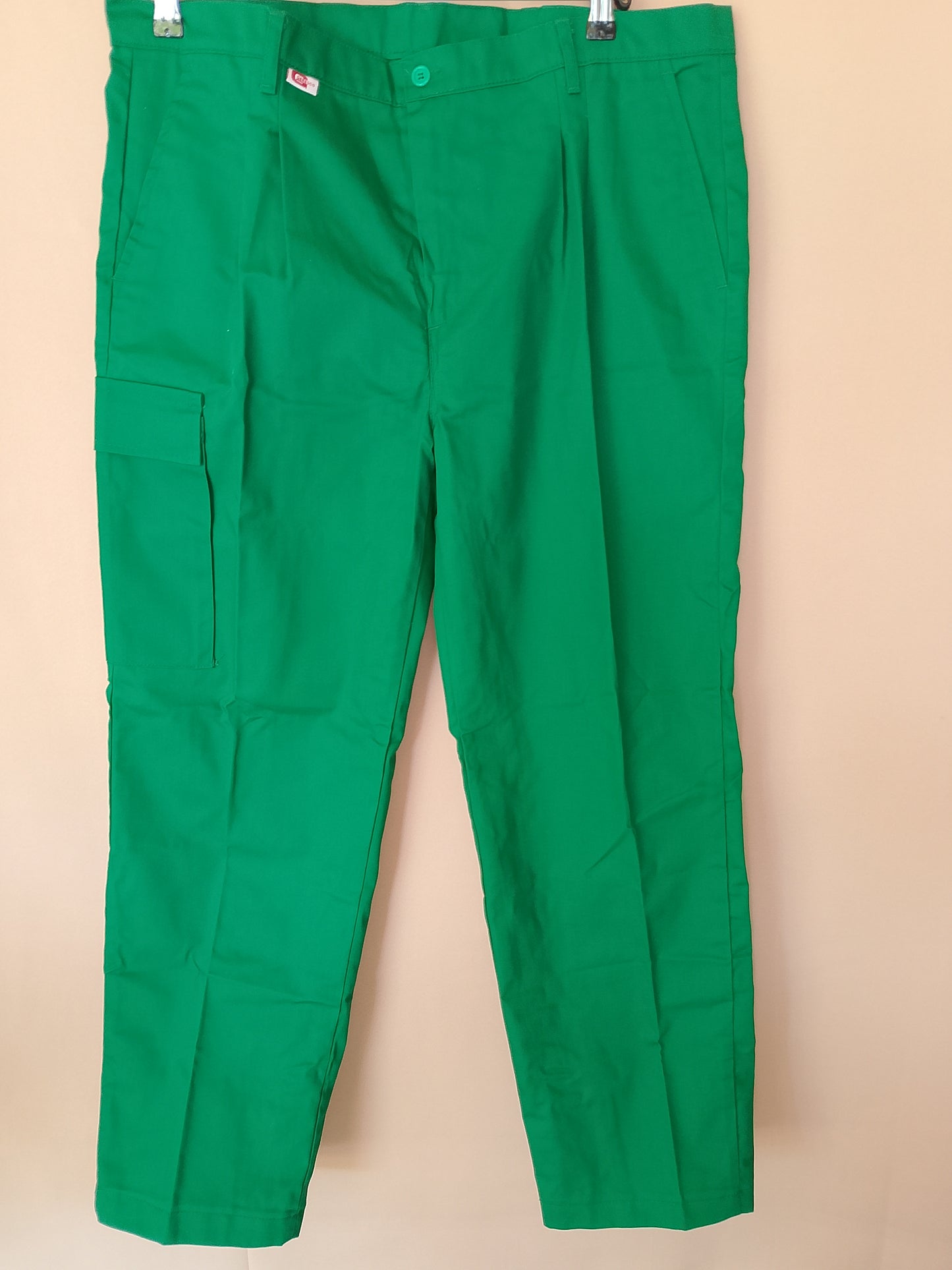 Pantaloni de lucru verzi, mărimea 52 - Îmbină stilul cu utilitatea!