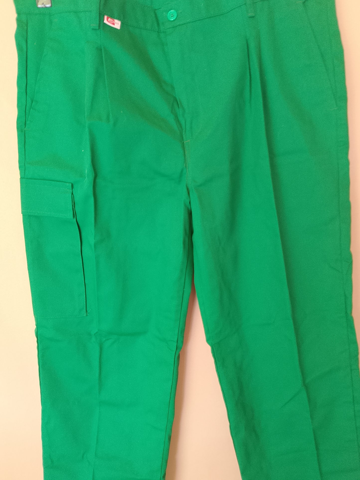 Pantaloni de lucru verzi, mărimea 52 - Îmbină stilul cu utilitatea!