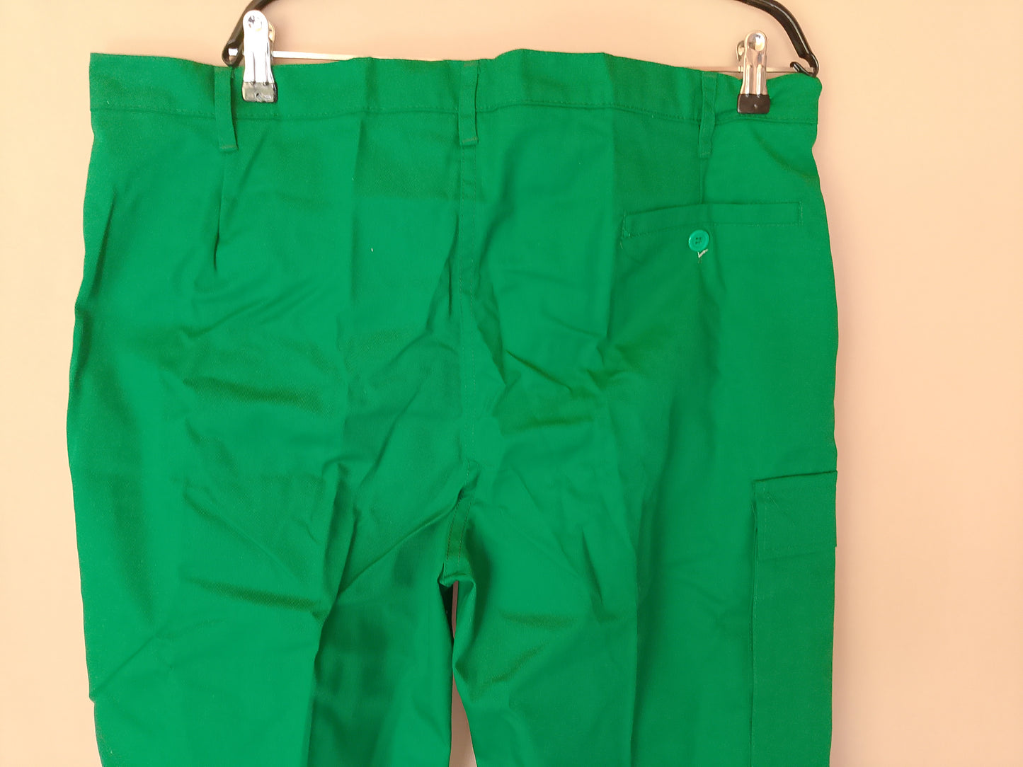 Pantaloni de lucru verzi, mărimea 52 - Îmbină stilul cu utilitatea!