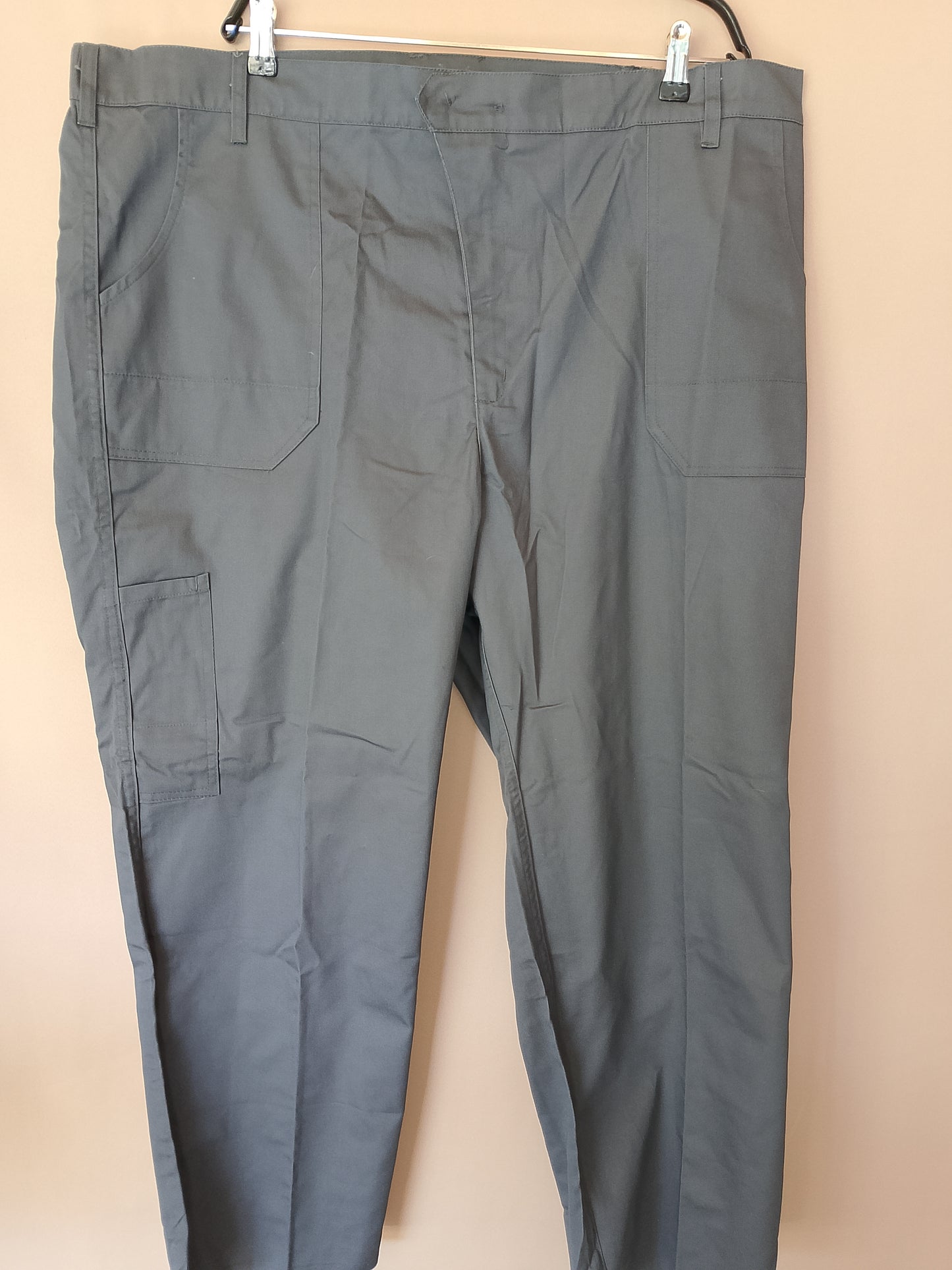 Pantaloni de lucru Urvina, mărimea 60 - Confort, rezistență și spațiu pentru uneltele tale!