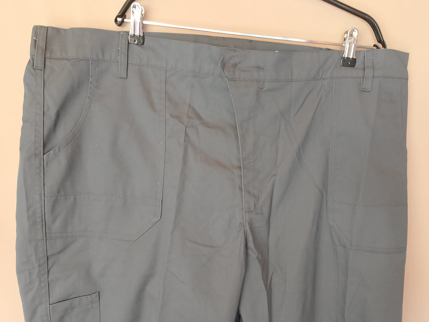 Pantaloni de lucru Urvina, mărimea 60 - Confort, rezistență și spațiu pentru uneltele tale!