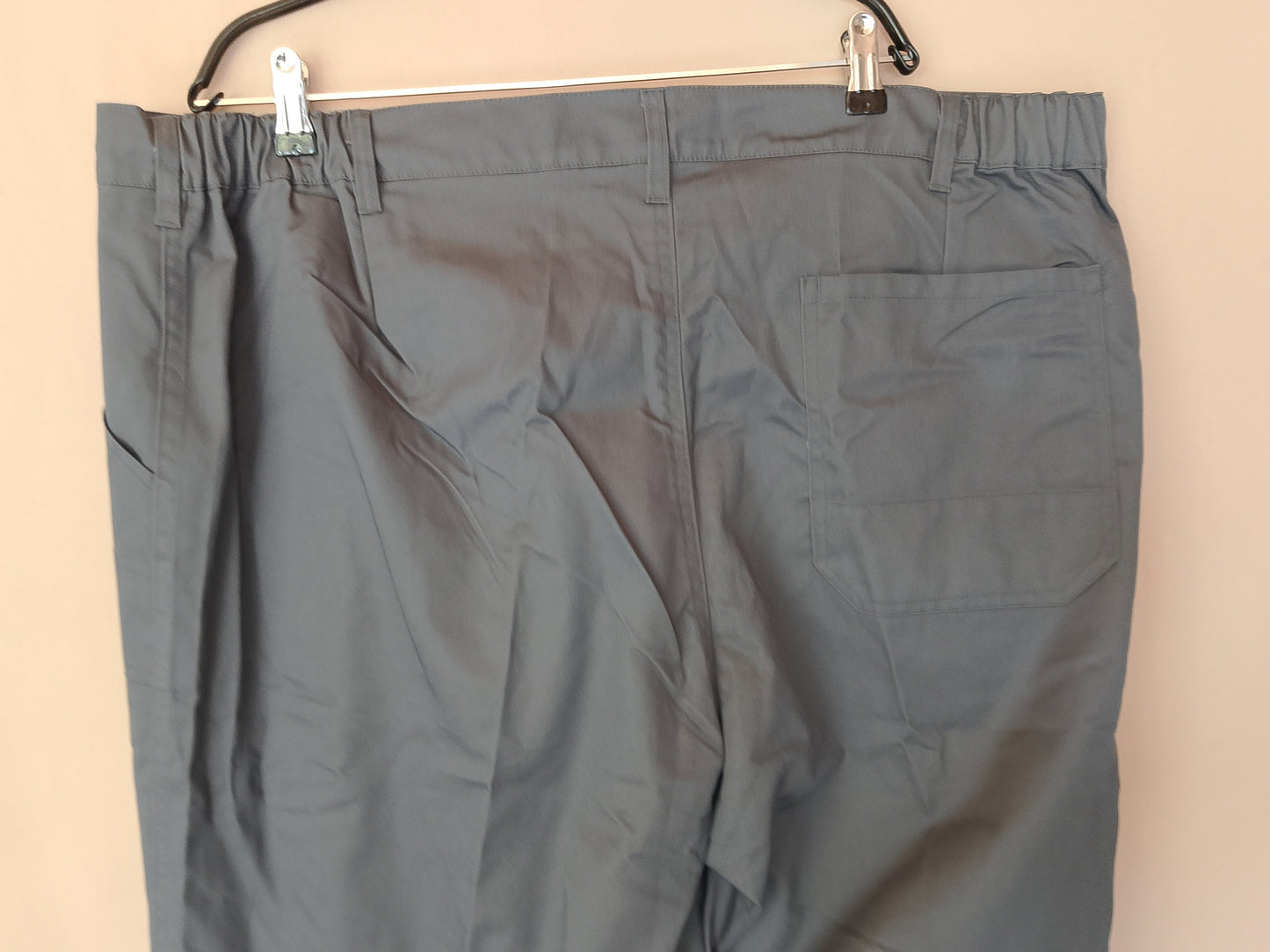 Pantaloni de lucru Urvina, mărimea 60 - Confort, rezistență și spațiu pentru uneltele tale!