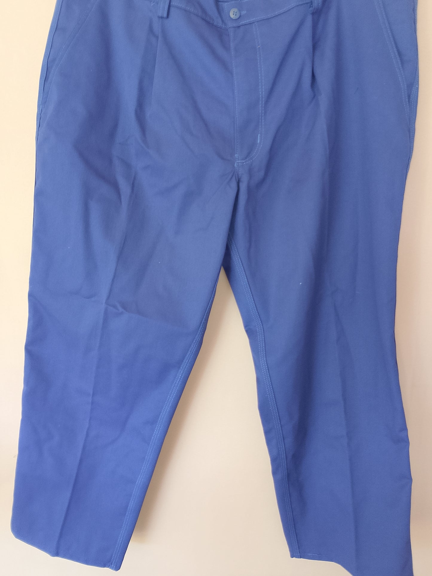 Pantaloni de lucru bleumarin, mărimea 54 - Un partener de încredere pentru fiecare zi!