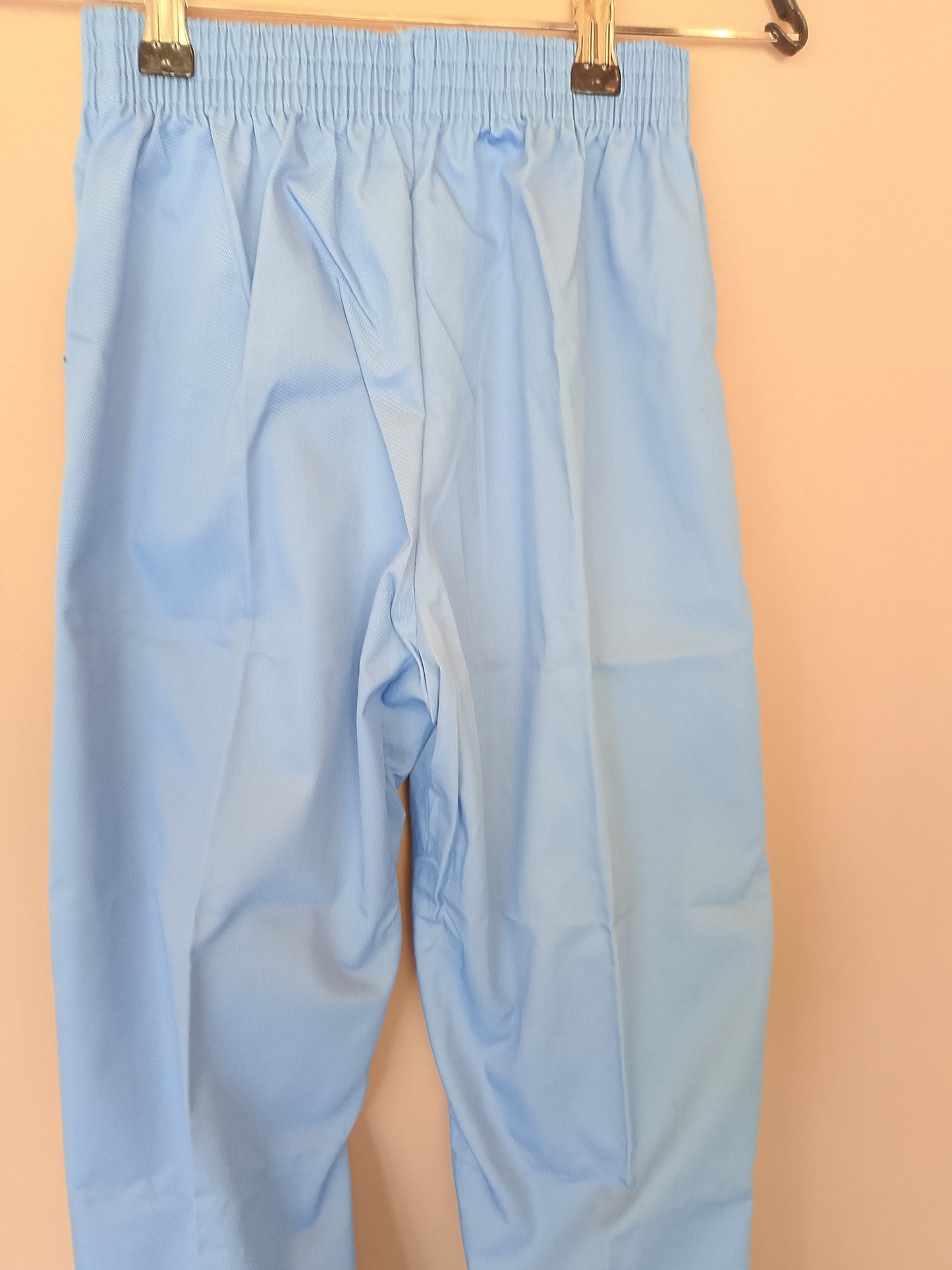 Pantaloni de uniformă medicală/de lucru, albastru deschis - Confort și igienă în orice mediu de lucru!