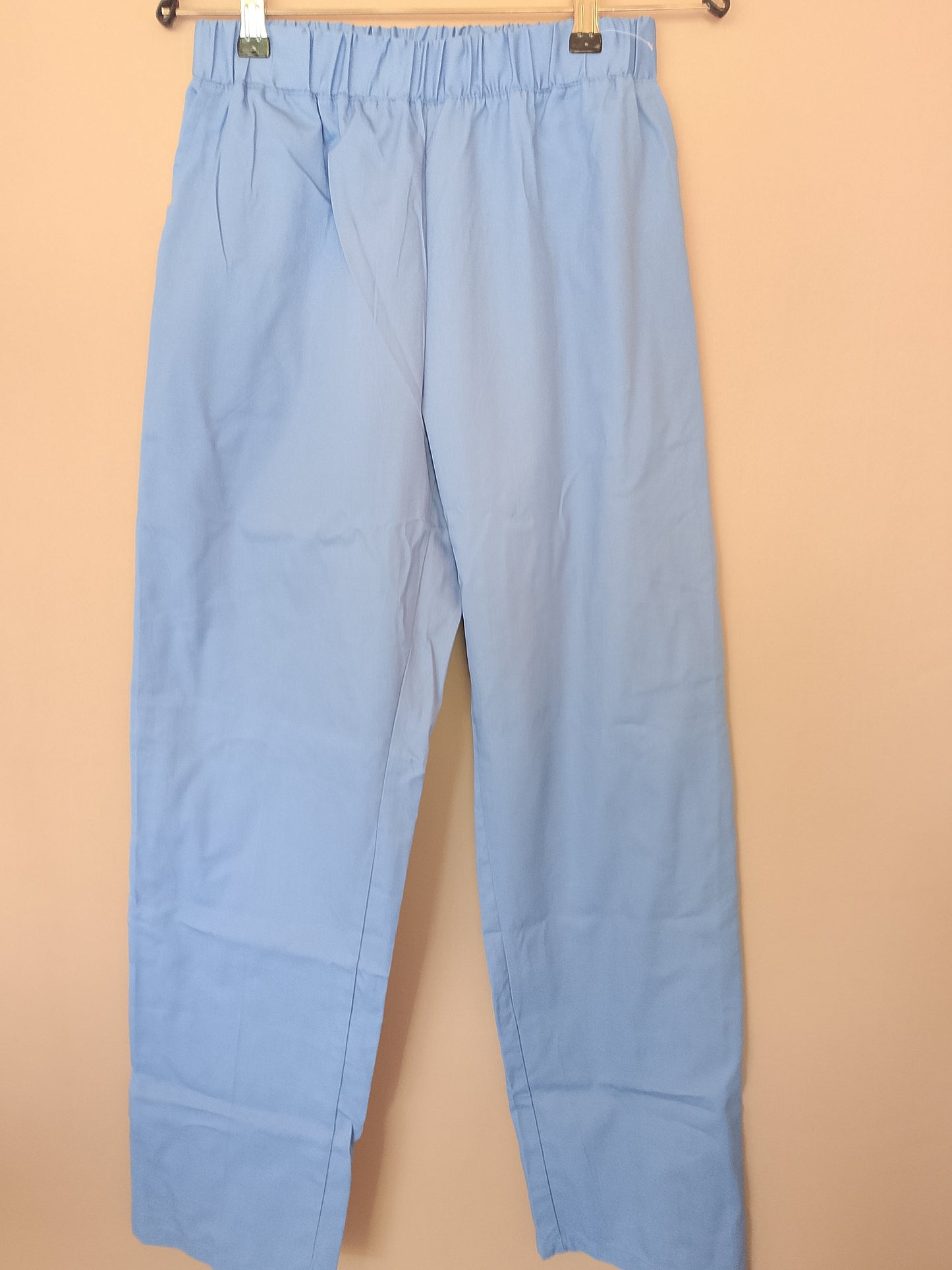 Pantaloni de uniformă medicală/de lucru, albastru deschis, Mărimea S - Confort și igienă în orice mediu de lucru!