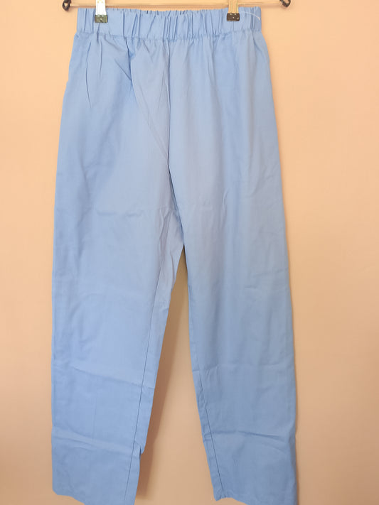 Pantaloni de uniformă medicală/de lucru, albastru deschis, Mărimea S - Confort și igienă în orice mediu de lucru!