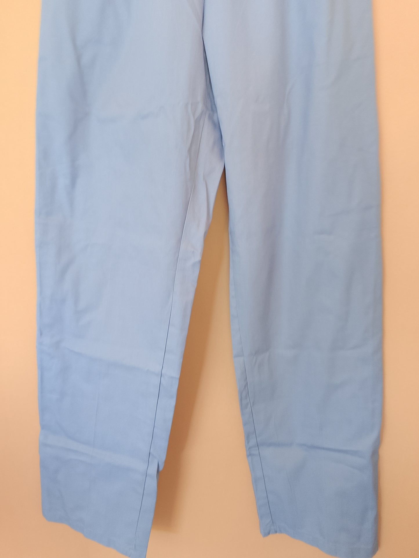 Pantaloni de uniformă medicală/de lucru, albastru deschis, Mărimea S - Confort și igienă în orice mediu de lucru!