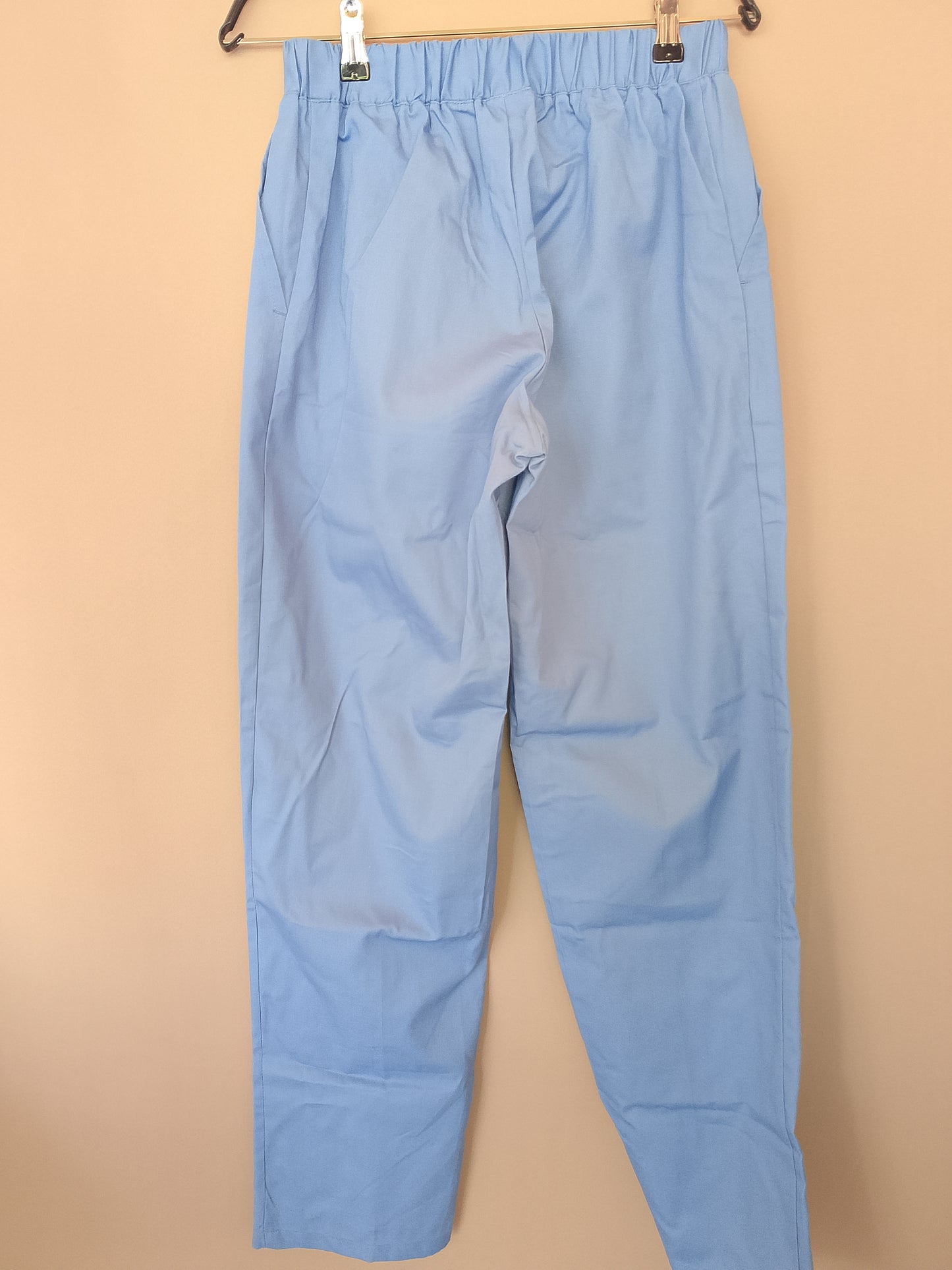 Pantaloni de uniformă medicală/de lucru, albastru deschis, Mărimea S - Confort și igienă în orice mediu de lucru!
