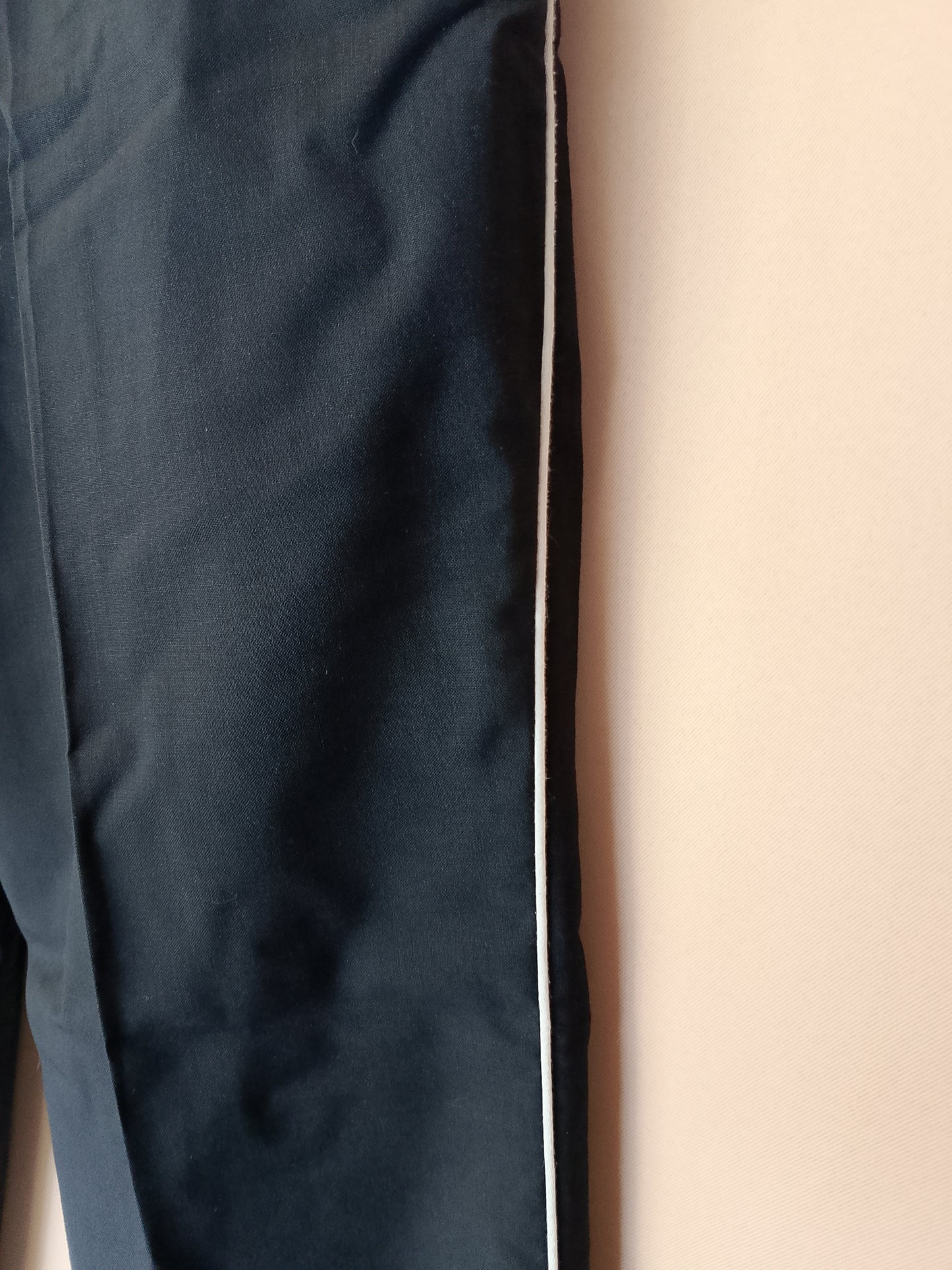 Pantaloni formali negri - Eleganță atemporală pentru ocazii speciale