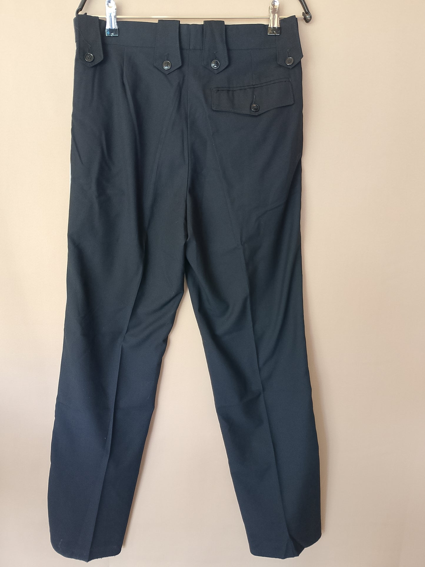 Pantaloni eleganți bărbați, negri, cu dungi albe - Perfect pentru o ținută business sau casual smart!. Marime 40