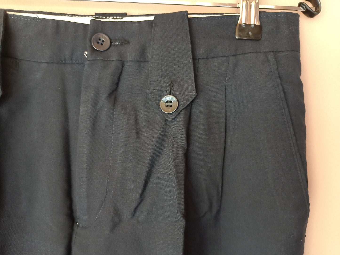 Pantaloni bărbați VANDAM UOMO, negri, model clasic - O alegere impecabilă pentru eleganță!  Marime 36