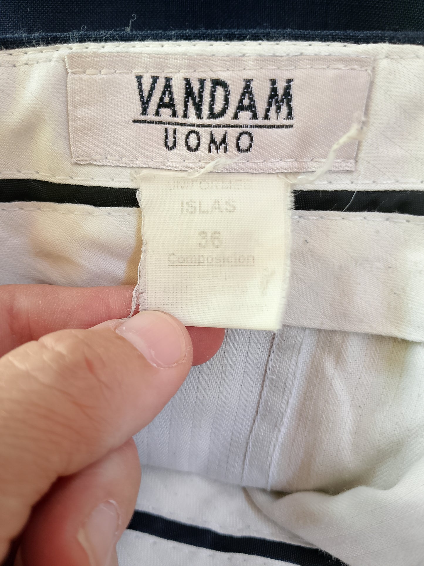 Pantaloni bărbați VANDAM UOMO, negri, model clasic - O alegere impecabilă pentru eleganță!  Marime 36