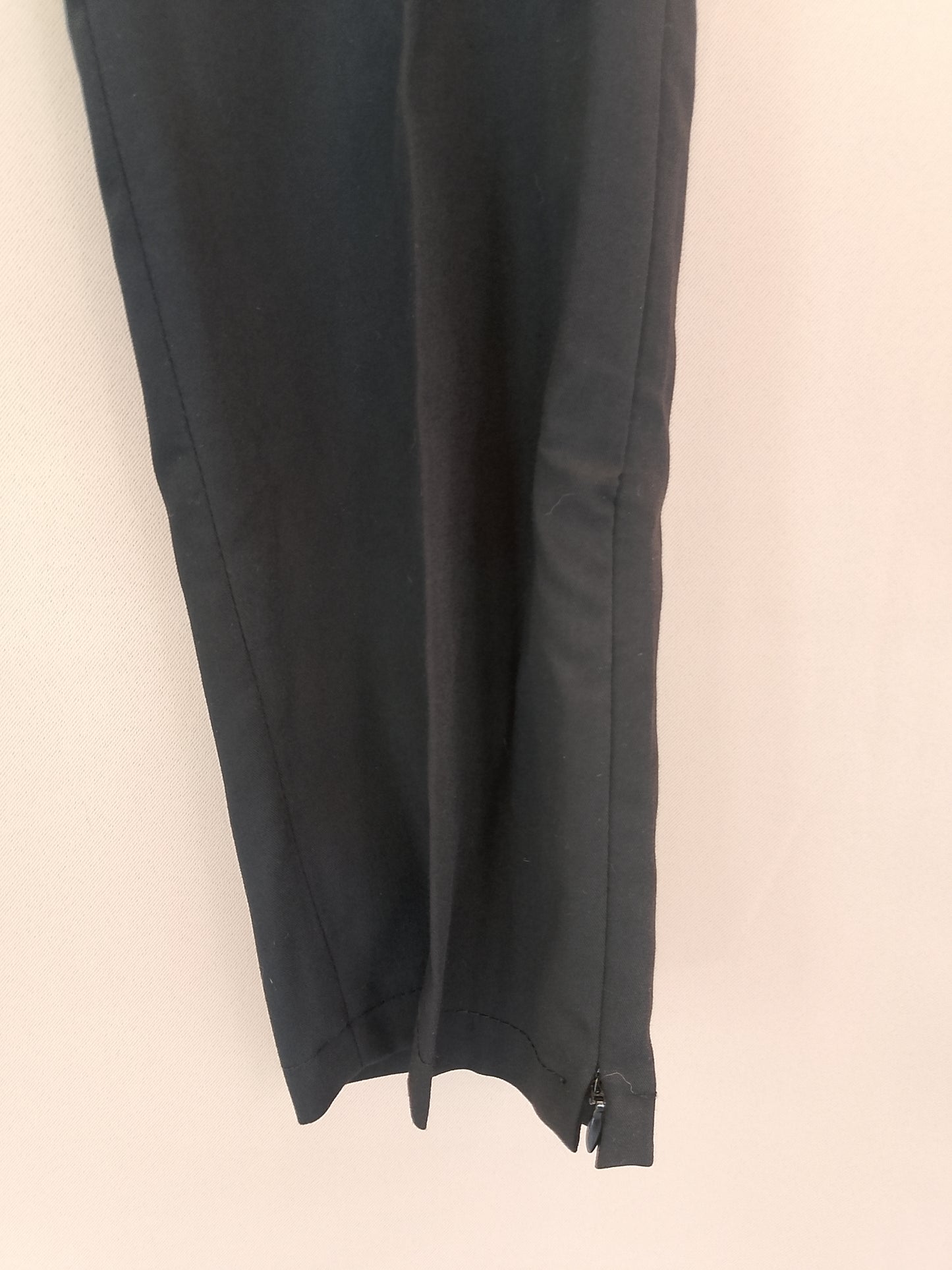 Pantaloni de damă eleganți, negri, mărimea 46 - Perfecți pentru o ținută office sau de seară!