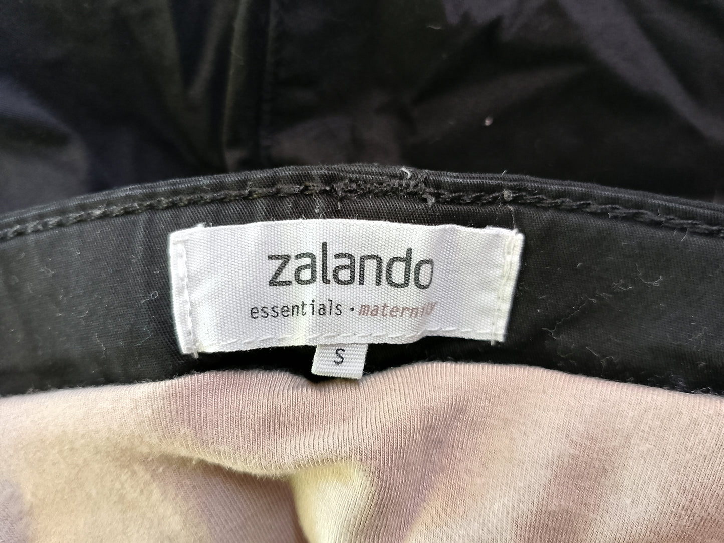 Pantaloni de maternitate Zalando Essentials, negri, model chino - Confort și stil modern pentru viitoarele mămici! Marime S
