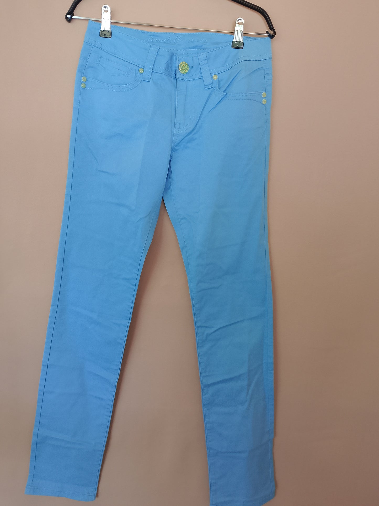 Pantaloni slim fit de damă, turcoaz – O pată de culoare în garderoba ta!