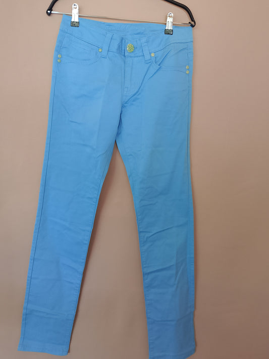 Pantaloni slim fit de damă, turcoaz – O pată de culoare în garderoba ta!