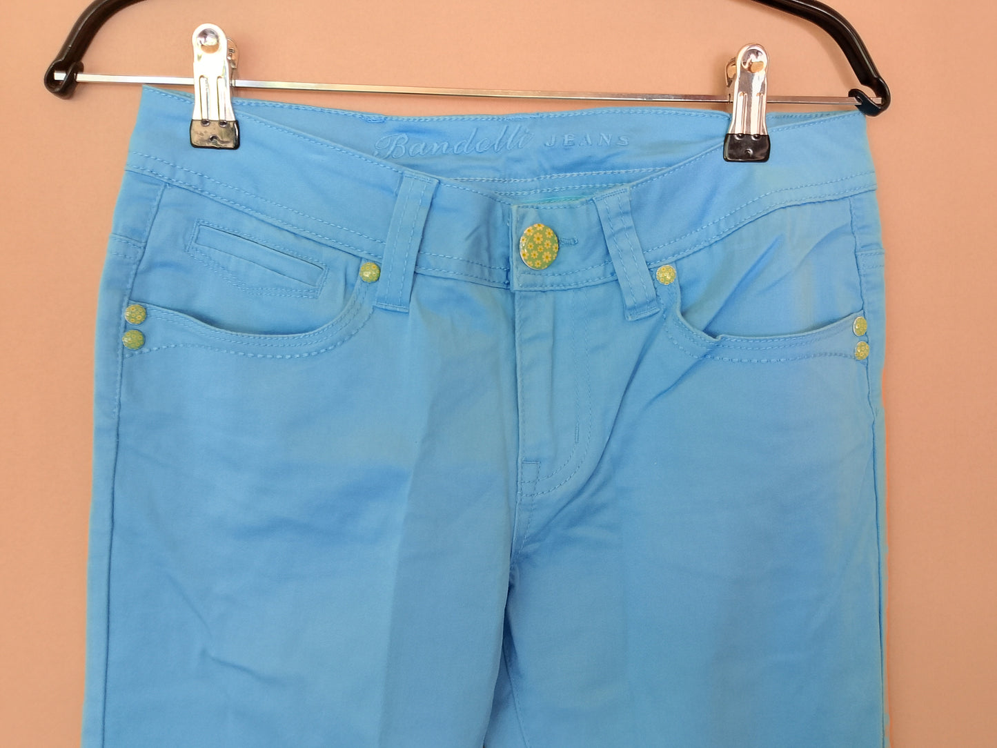 Pantaloni slim fit de damă, turcoaz – O pată de culoare în garderoba ta!