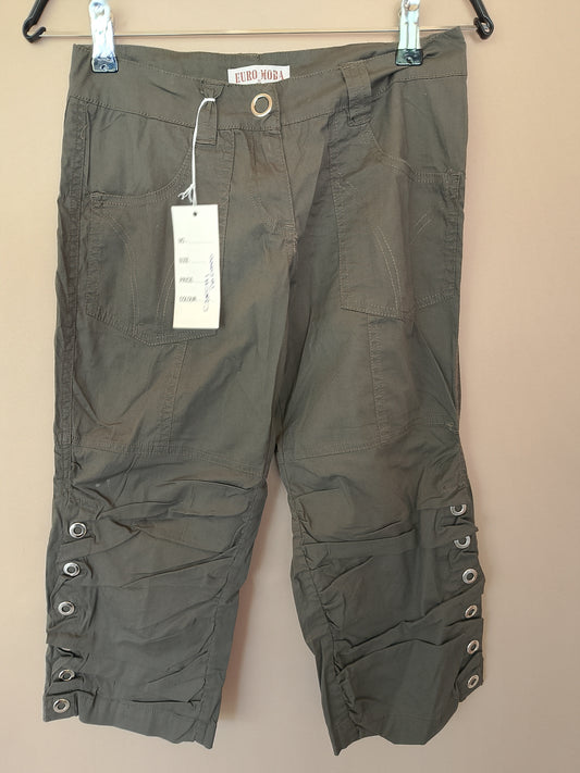 Pantaloni Capri de damă, model cargo, culoarea kaki – Stare perfectă, cu etichetă!