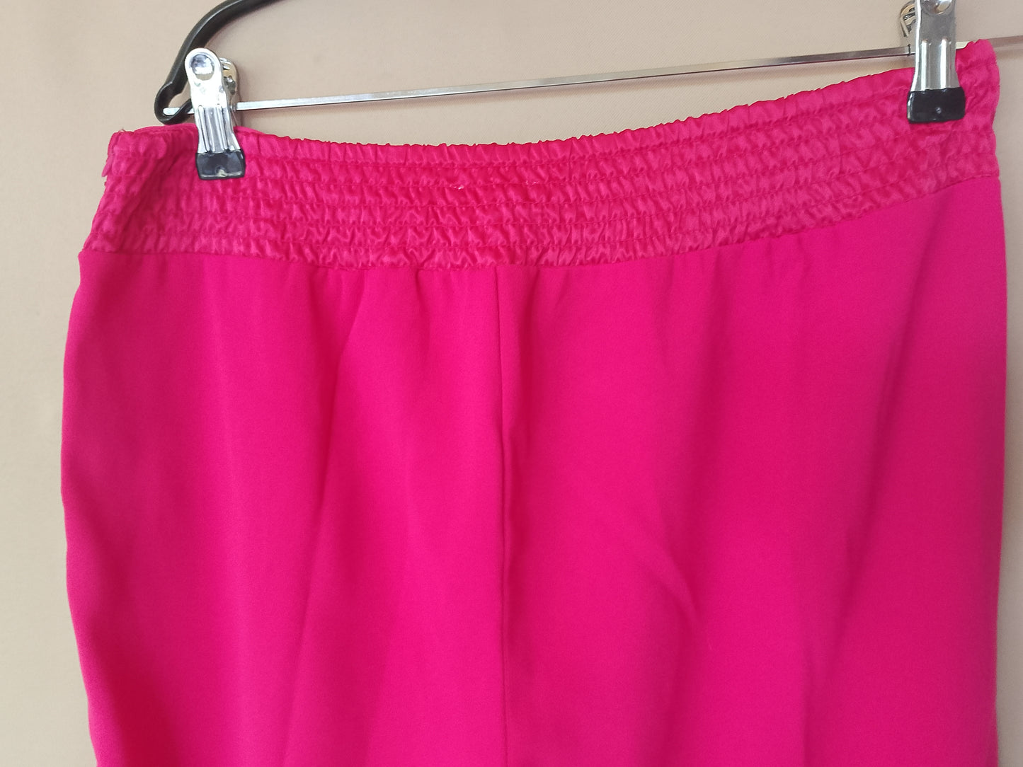 Pantaloni Culottes Roz Fucsia - O Declarație de Stil și Eleganță! Marime 42.
