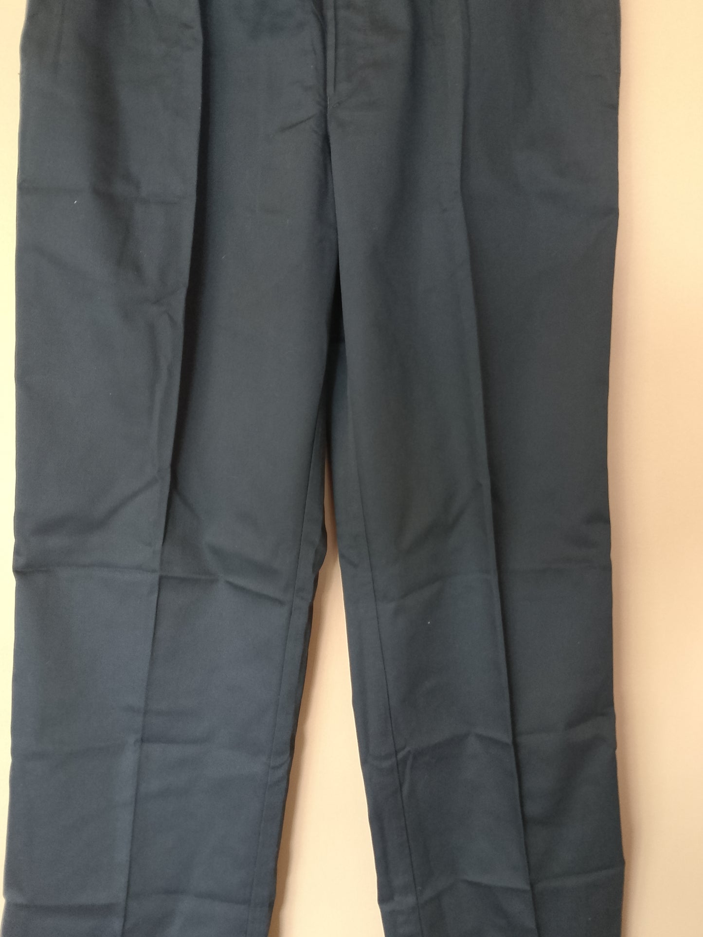 Pantaloni Clasic Tuizzi, Noi cu Etichetă - Eleganță și Practicitate la un Preț Imbatabil! Marime 42.