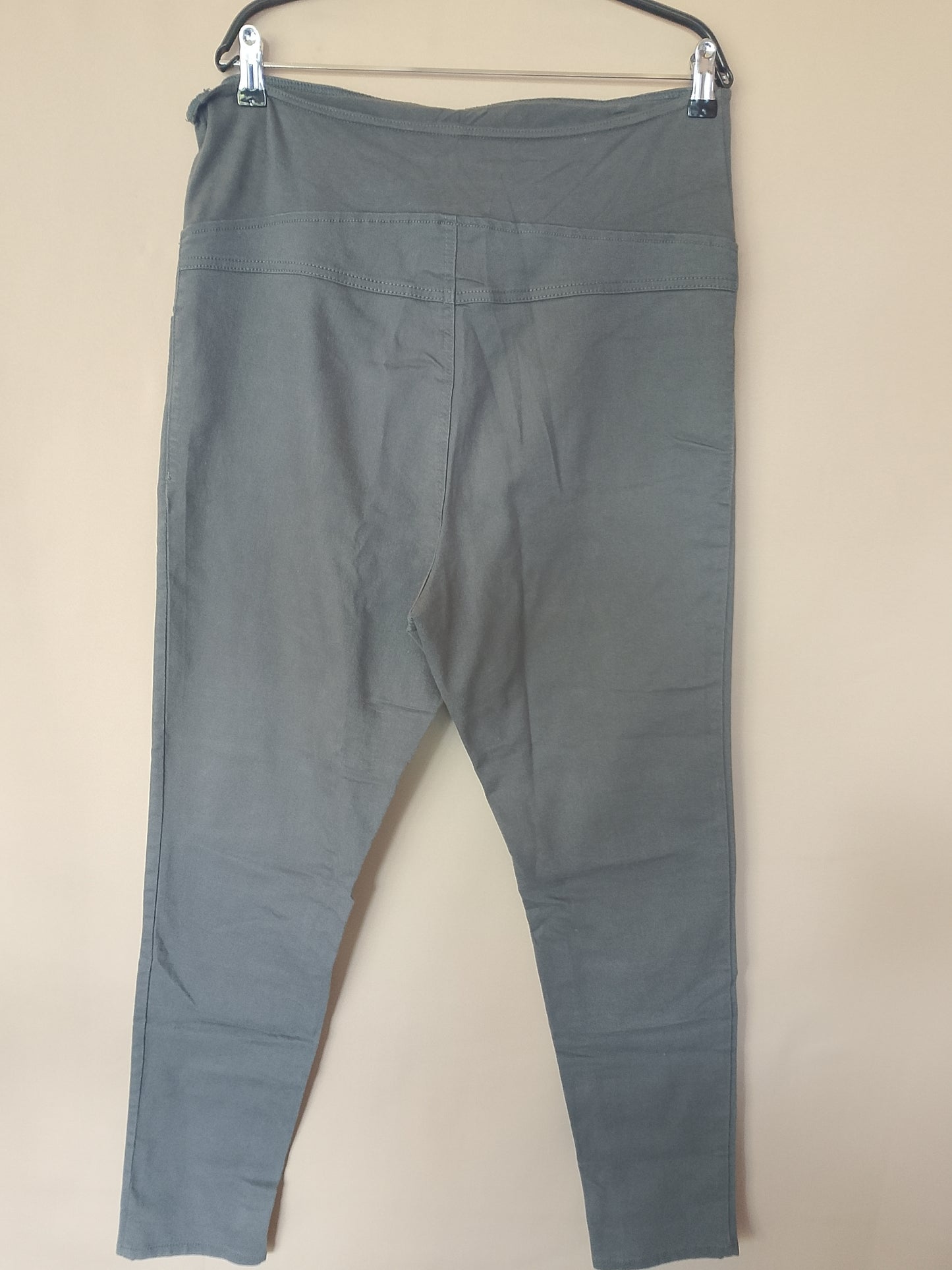 Pantaloni de sarcină gri Kiabi, Mărimea 44 - Comoditate și Stil pentru Toate Ocaziile!