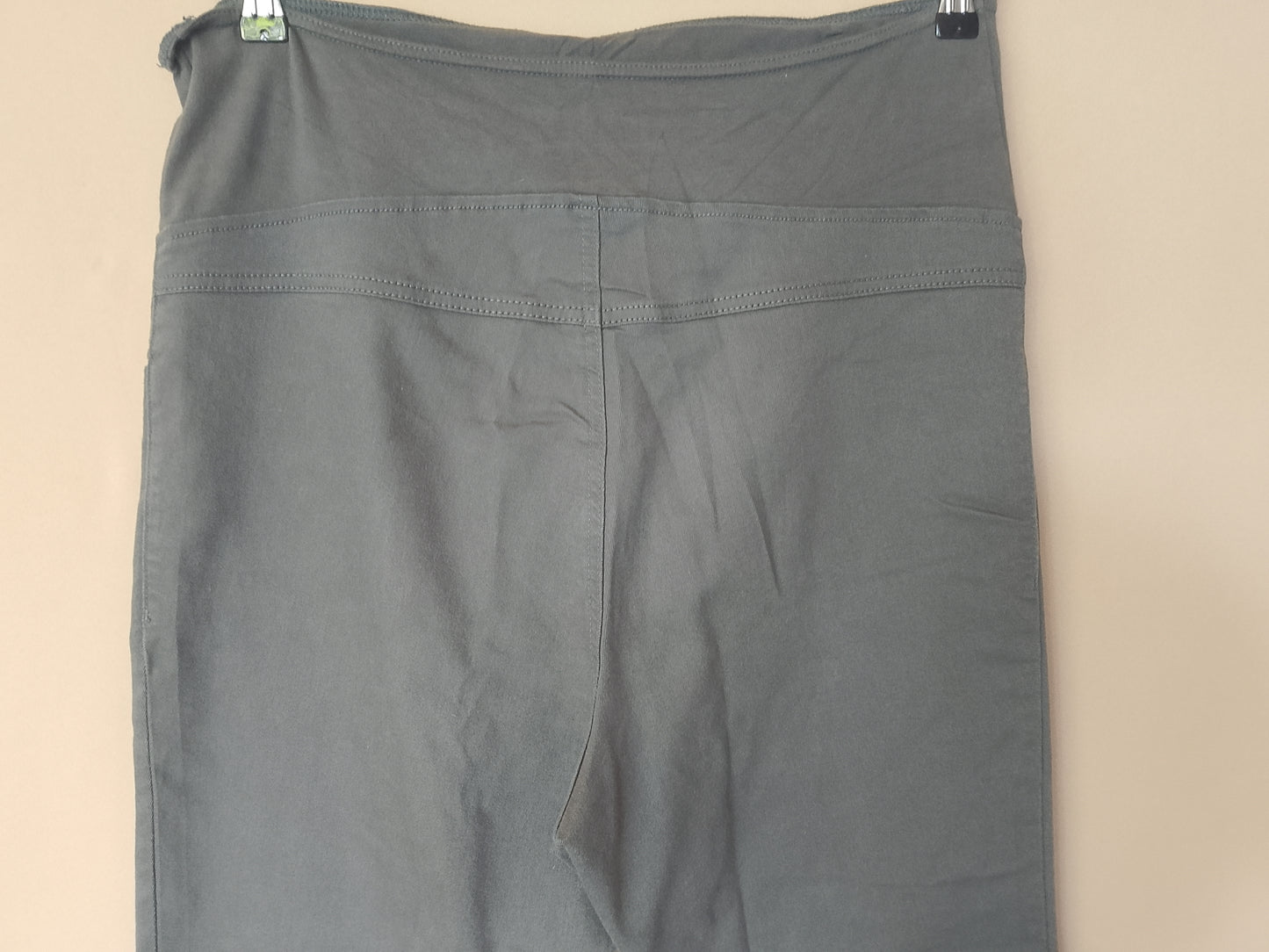 Pantaloni de sarcină gri Kiabi, Mărimea 44 - Comoditate și Stil pentru Toate Ocaziile!