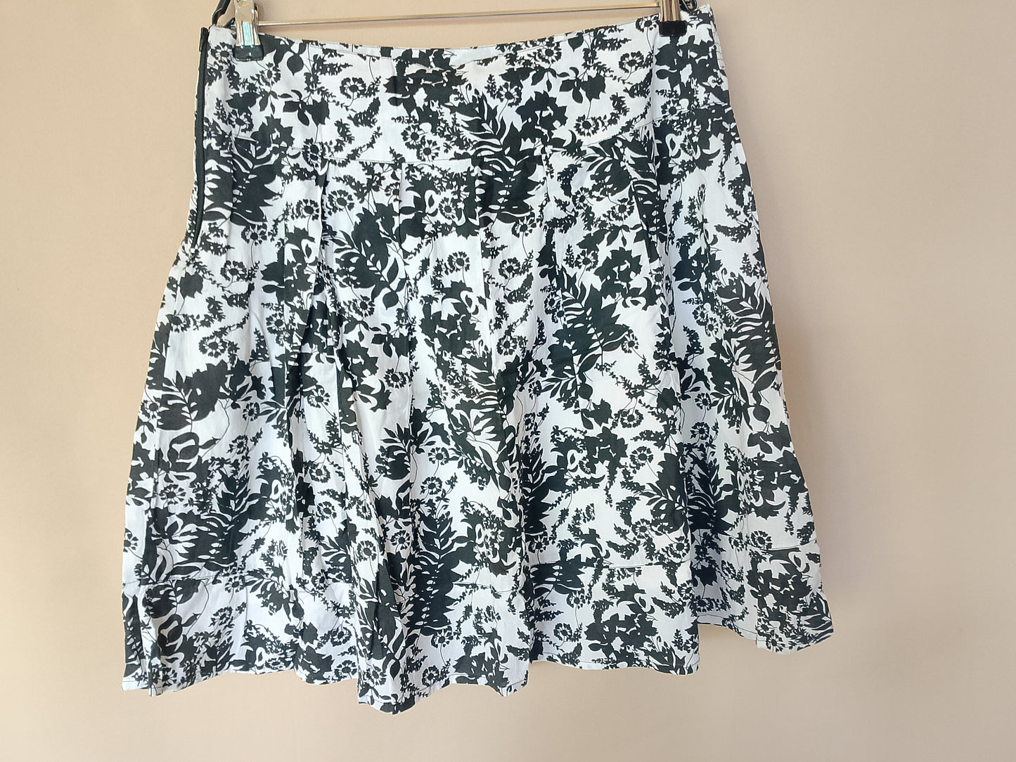 Fustă Evazată Easy Wear (El Corte Inglés) - Model Floral Alb-Negru, Mărimea 40!