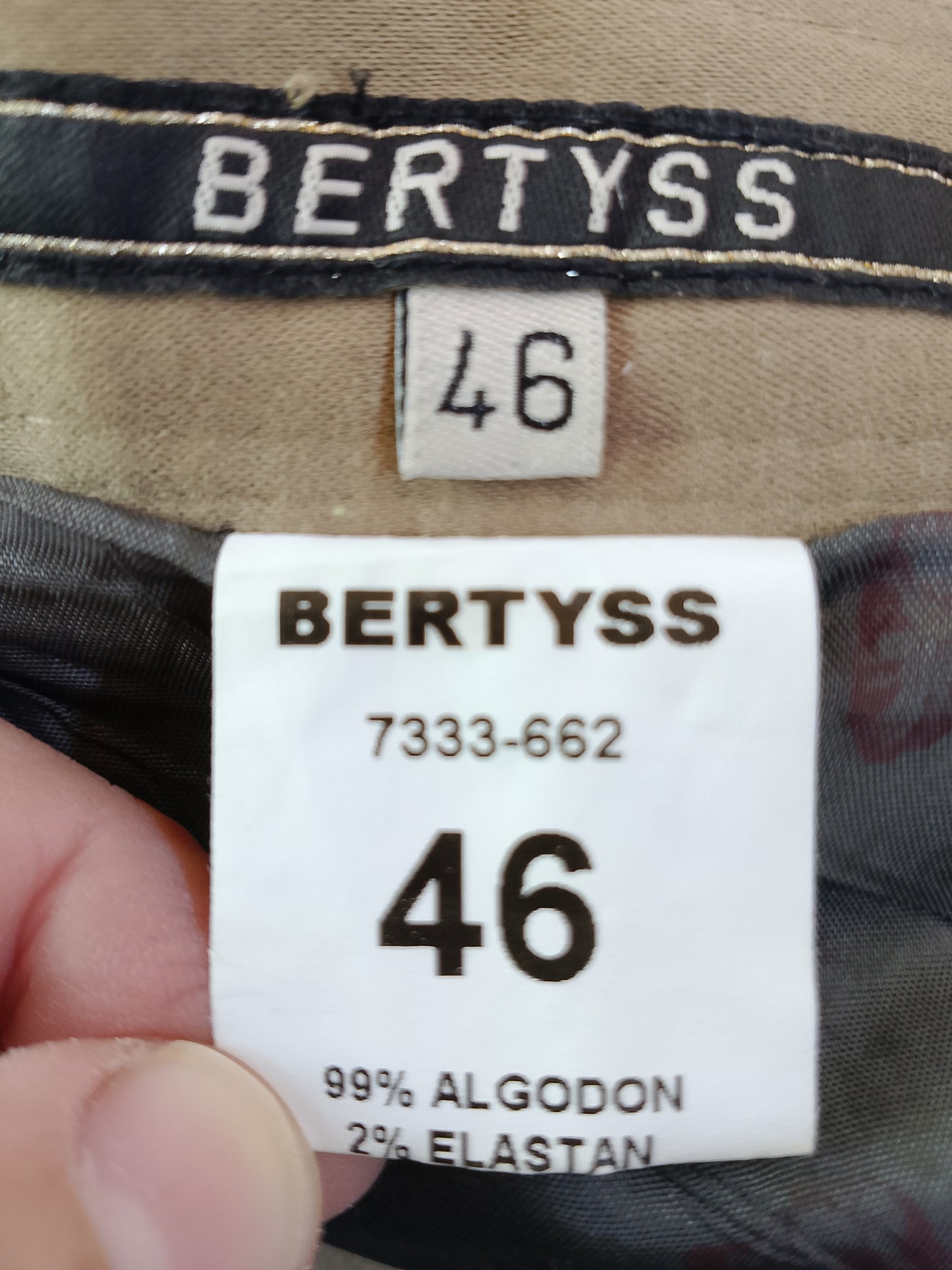 Fustă Bertyss, Mărimea 46 - Croială Unică cu Detalii de Piele Ecologică!
