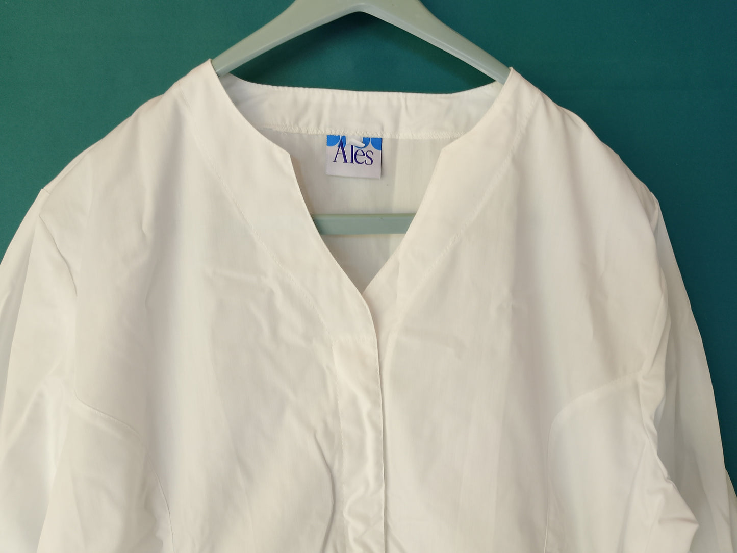 Tunică Albă AICS, Mărimea 52 - Profesională și Elegantă!
