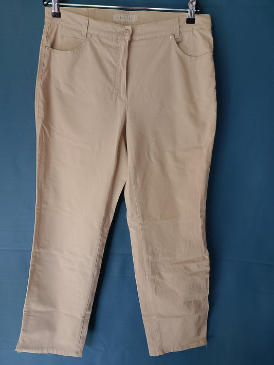 Pantaloni Casual Eleganti 'Modell Nicola', Culoare bej, Mărimea 44K - Croială Confortabilă!