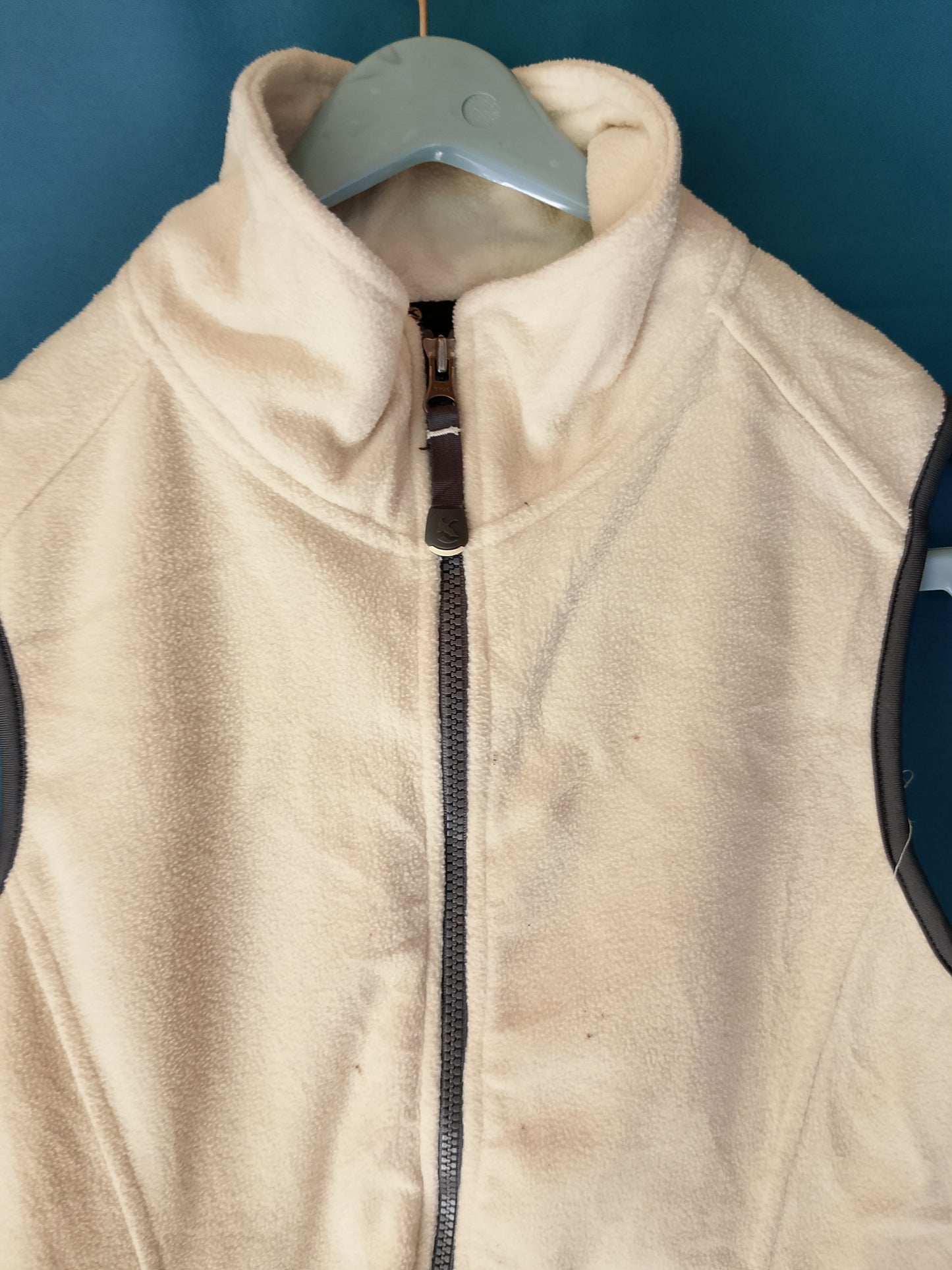 Vestă de Fleece Unisex, culoarea Bej, Mărimea S- Confort și căldură pentru activități în aer liber!