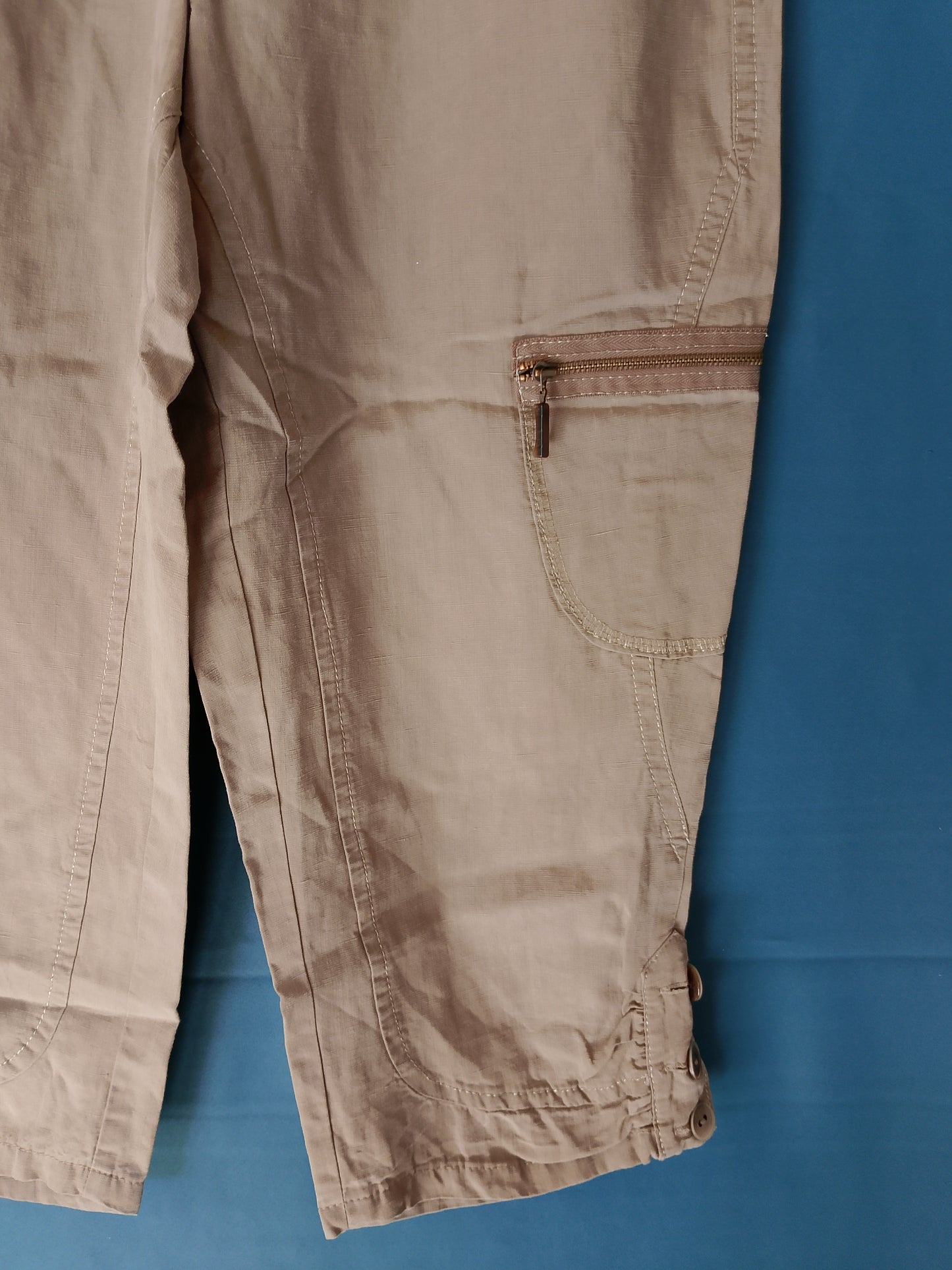 Pantaloni scurți/Capri 'Apriori', Culoare bej, Mărimea 44 - Perfecți pentru vară!
