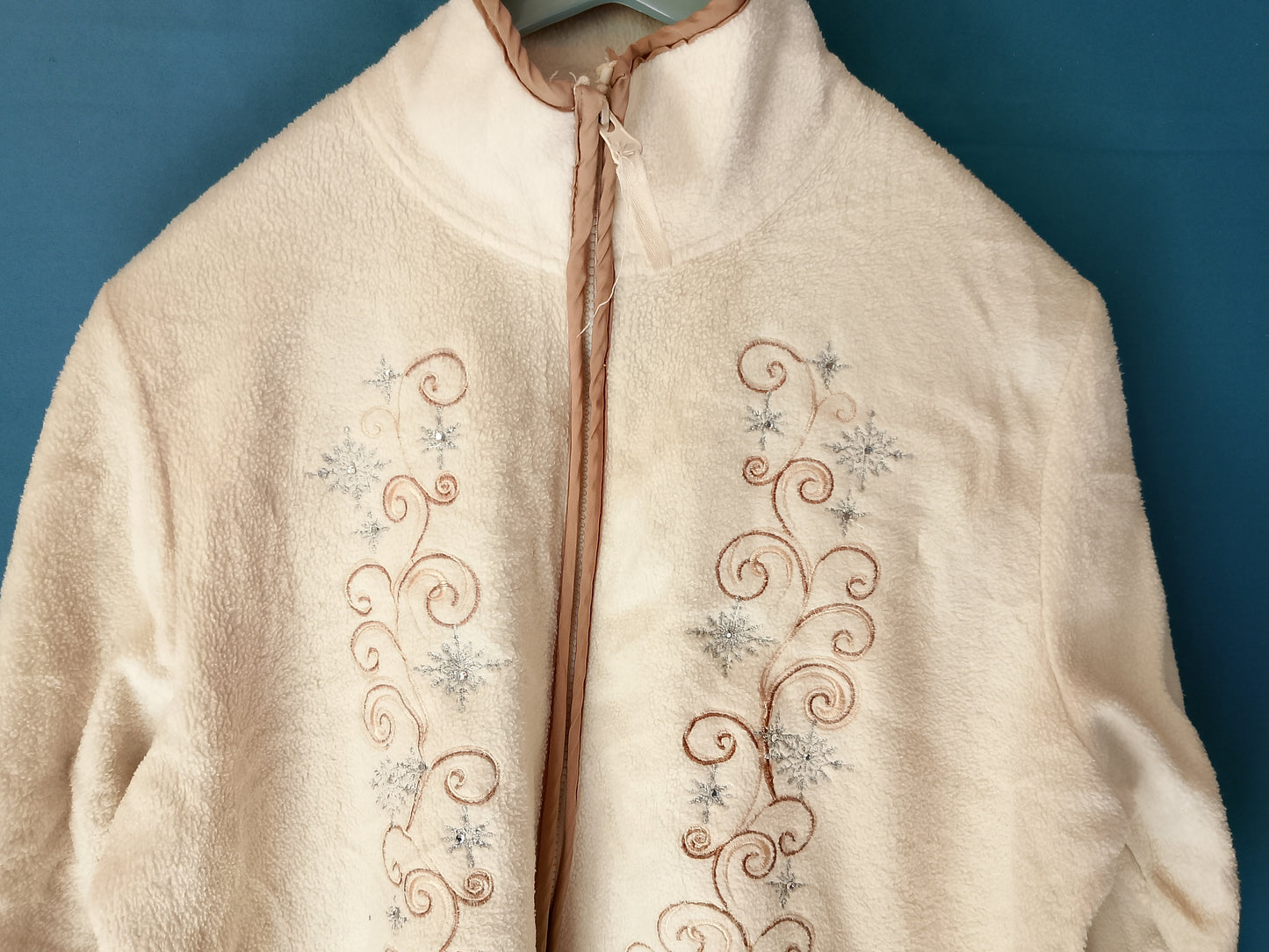 Jachetă de Fleece cu Broderie Elegantă, Mărimea L - Confort și Stil în sezonul rece!