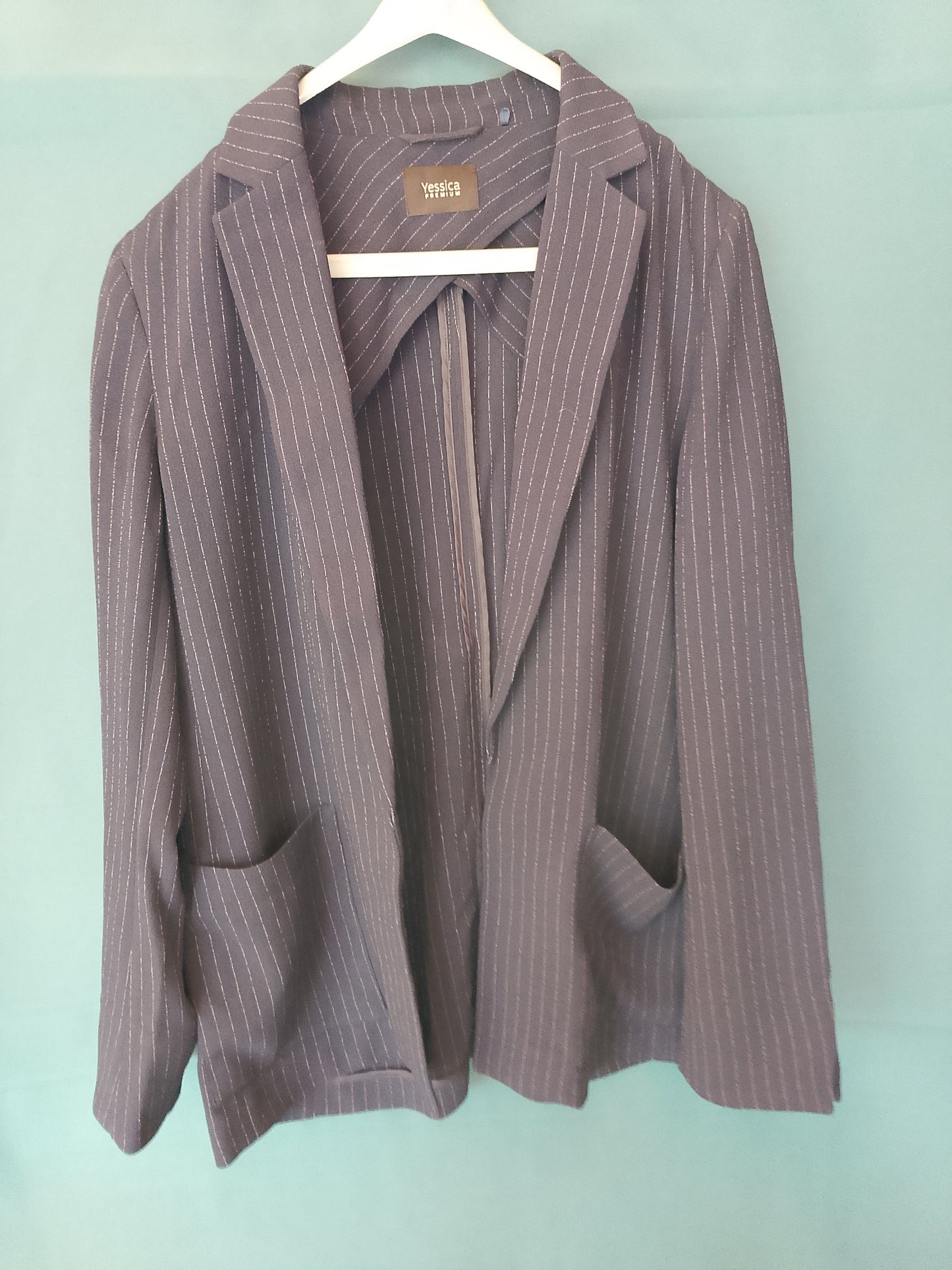 Sacou de damă 'Yessica by C&A', cu dungi fine, Culoare Gri - Eleganță și stil office!