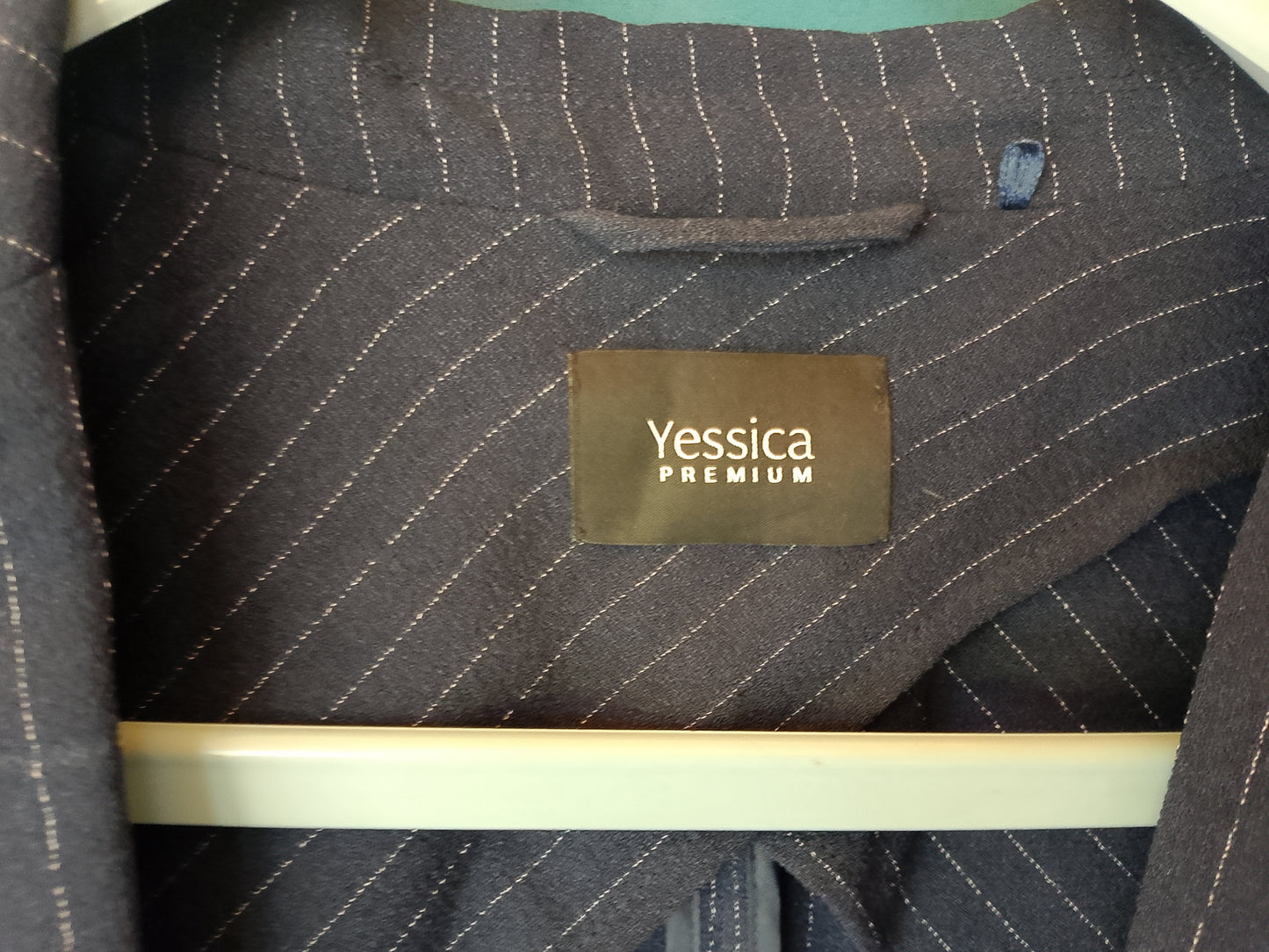 Sacou de damă 'Yessica by C&A', cu dungi fine, Culoare Gri - Eleganță și stil office!