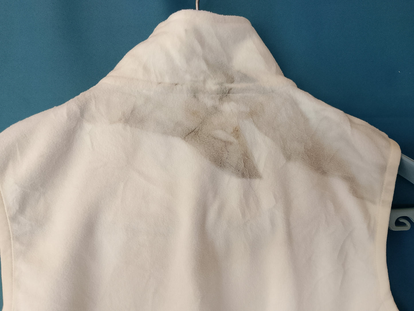 Vestă Pufoasă de Damă, cu Broderie Pasare - Caldă și Plină de Stil!