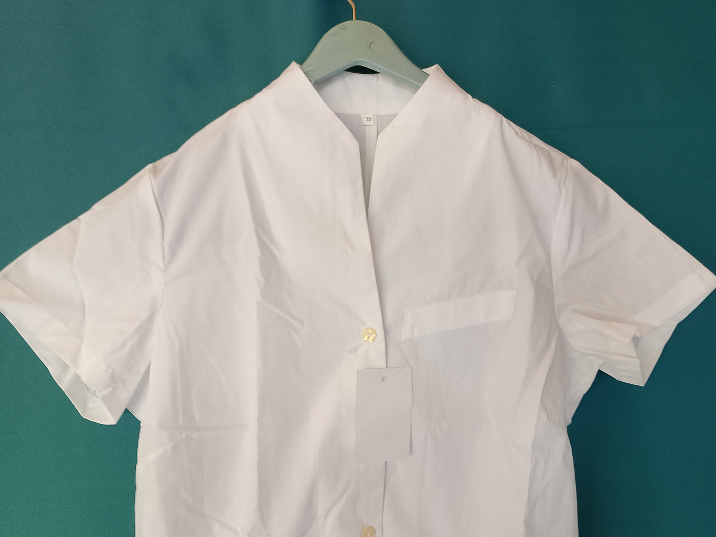 Cămașă Albă de Bărbați/Unisex cu Guler Chinezesc, Mânecă Scurtă - Elegantă și Modernă! Marime 38