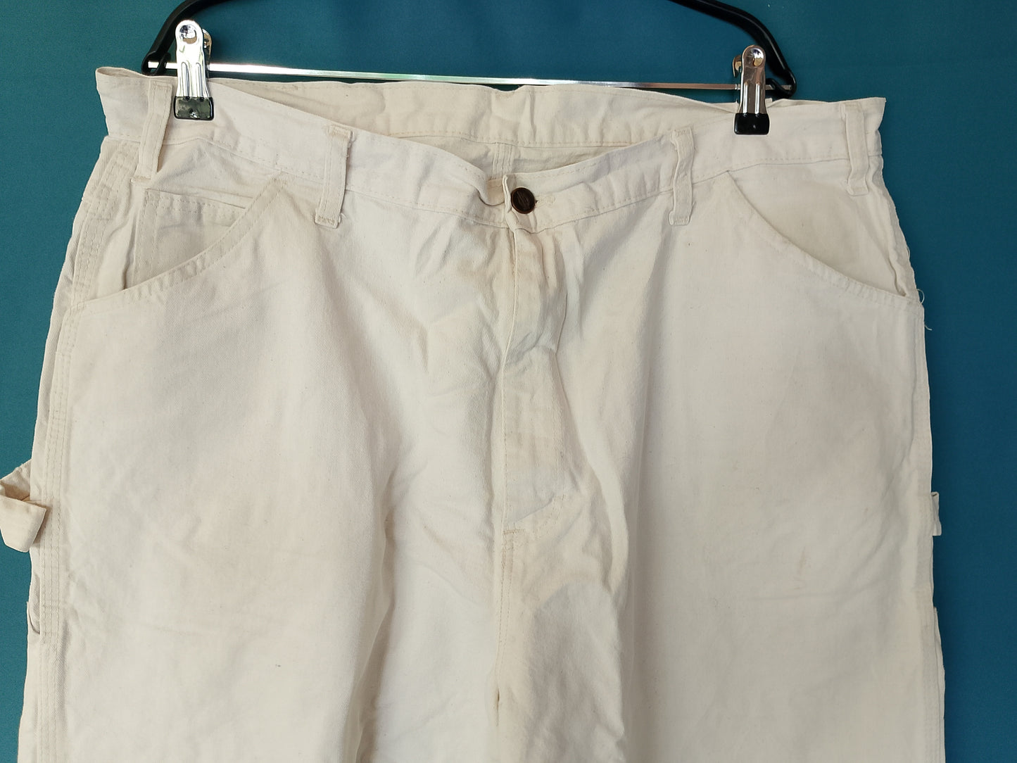 Pantaloni Dickies albi, model "Carpenter", ideali pentru stilul streetwear sau de muncă