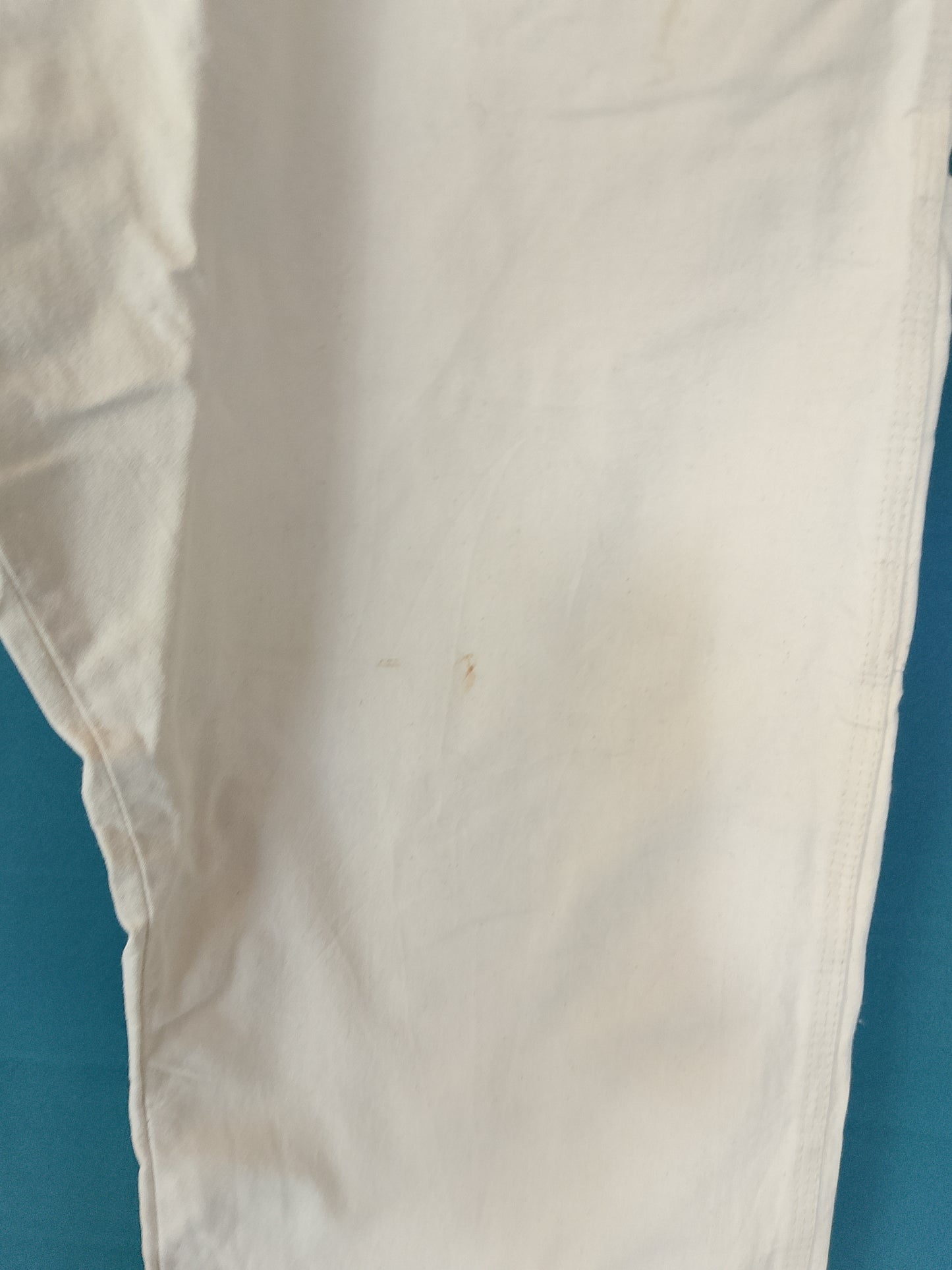 Pantaloni Dickies albi, model "Carpenter", ideali pentru stilul streetwear sau de muncă