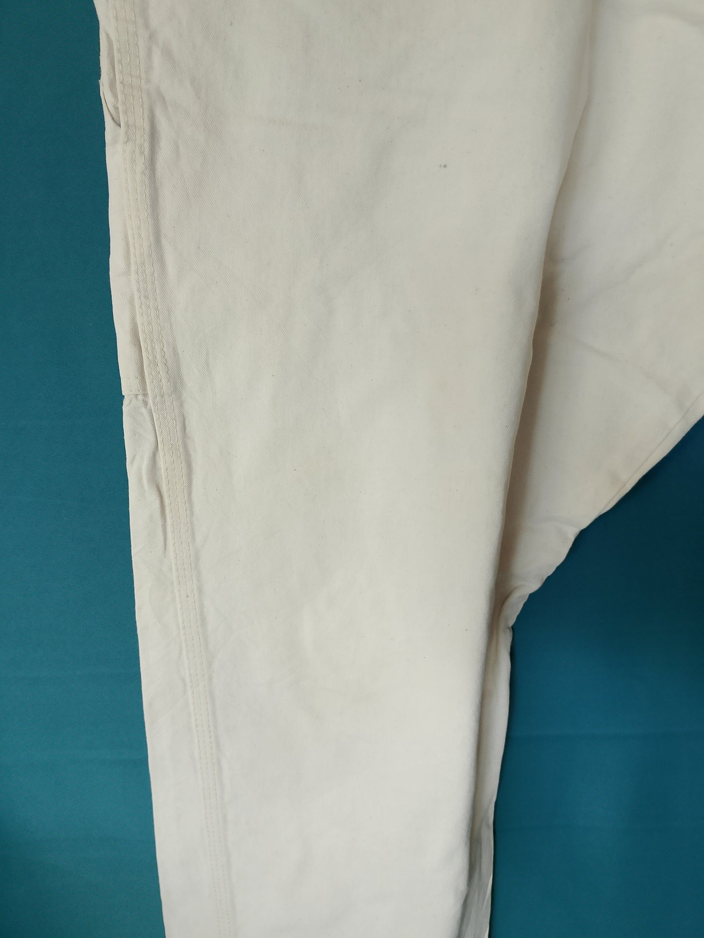 Pantaloni Dickies albi, model "Carpenter", ideali pentru stilul streetwear sau de muncă