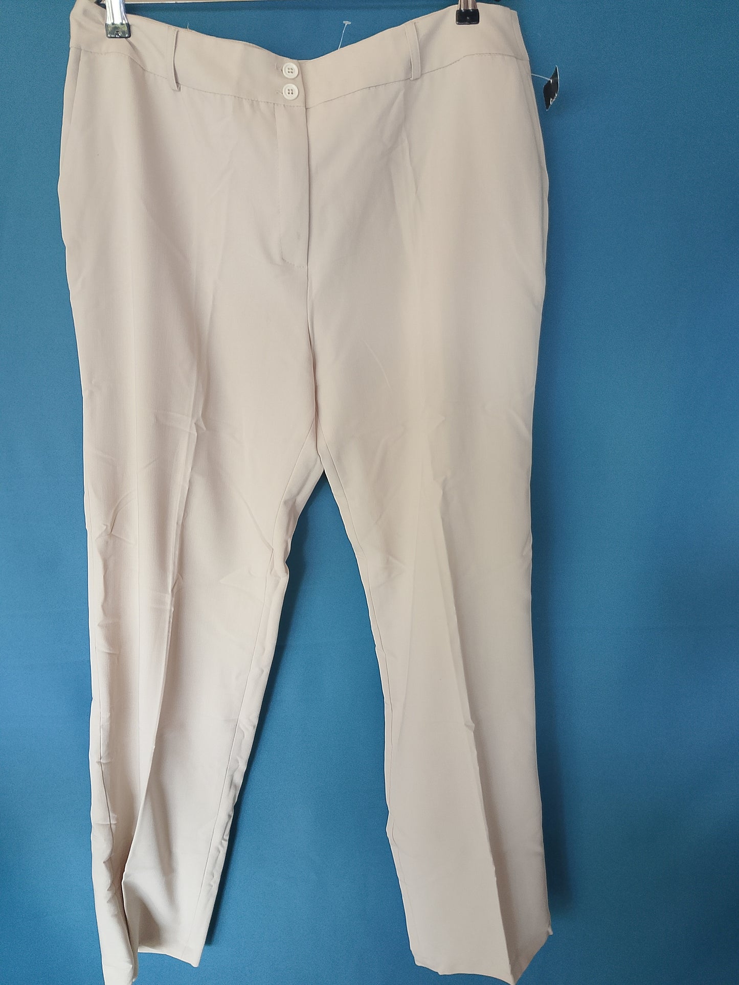 Pantaloni eleganți, crem, croială clasică, ideali pentru birou sau evenimente speciale. Marime 54