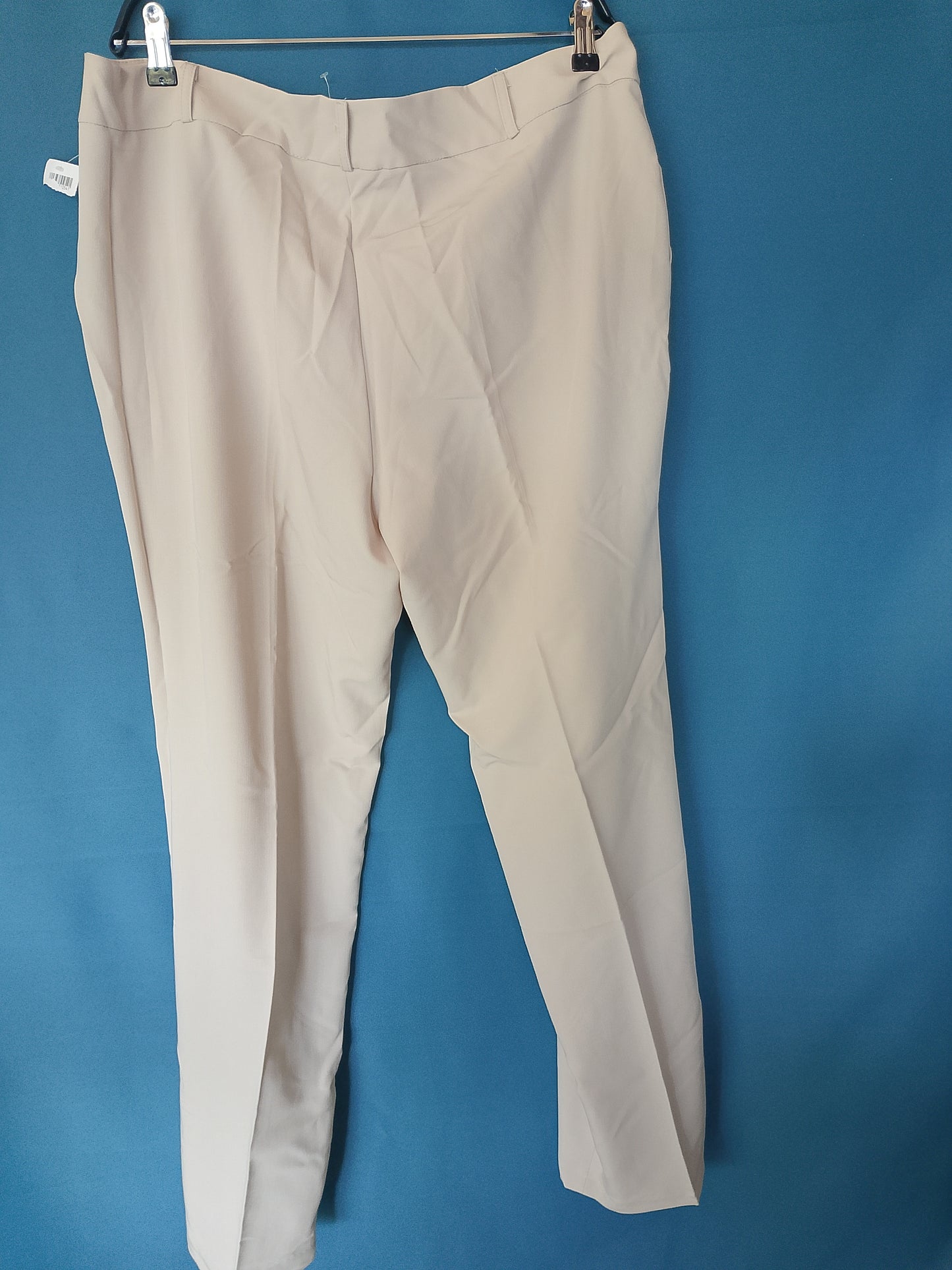 Pantaloni eleganți, crem, croială clasică, ideali pentru birou sau evenimente speciale. Marime 54