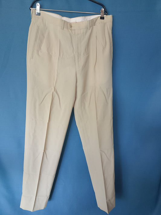 Pantaloni eleganți Eurdicio Tacci, bej, pentru bărbați, cu pliseuri, ideali pentru un look business-casual. . Marime talie 44cm.