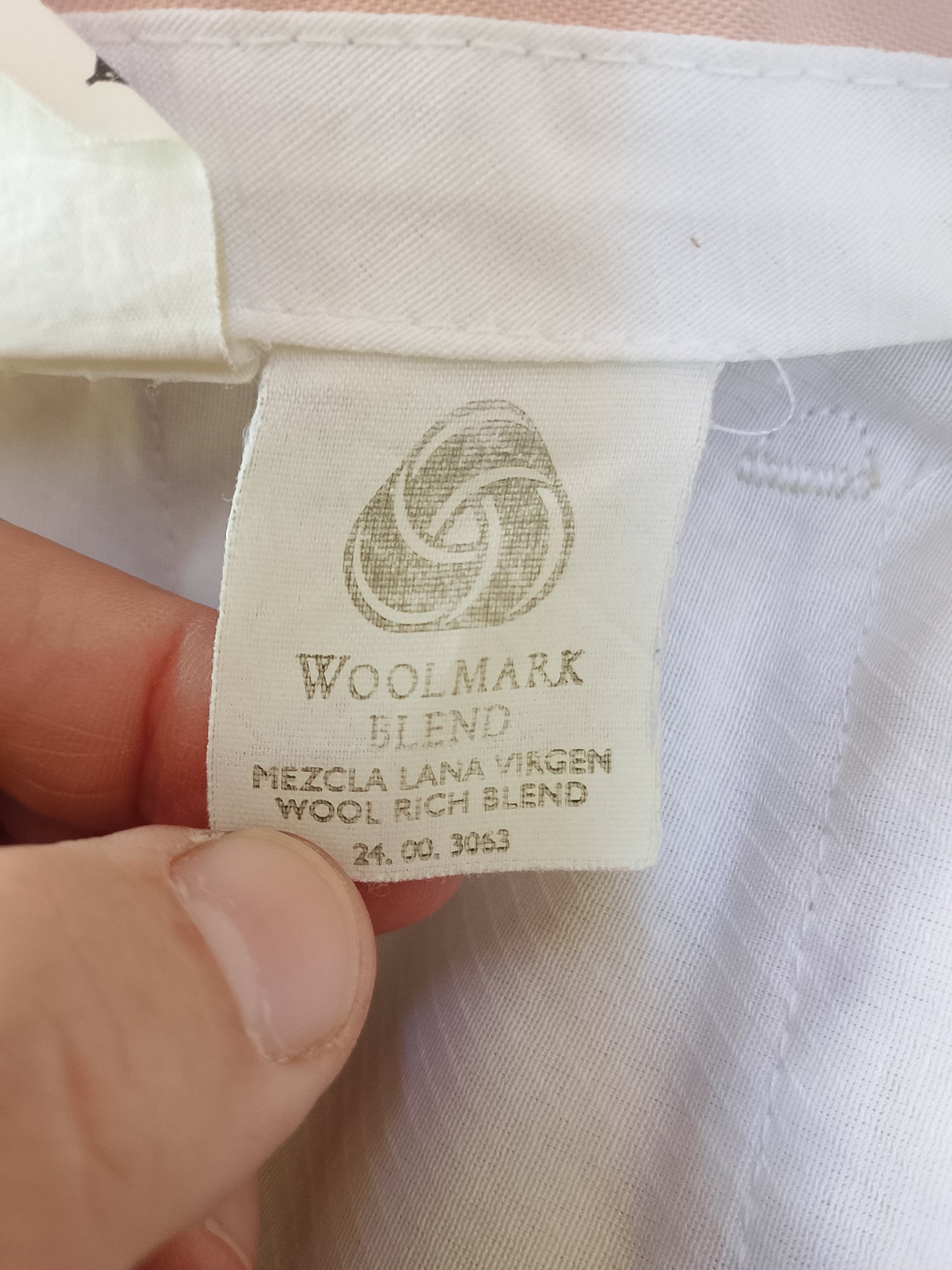 Pantaloni eleganți Eurdicio Tacci, bej, pentru bărbați, cu pliseuri, ideali pentru un look business-casual. . Marime talie 44cm.