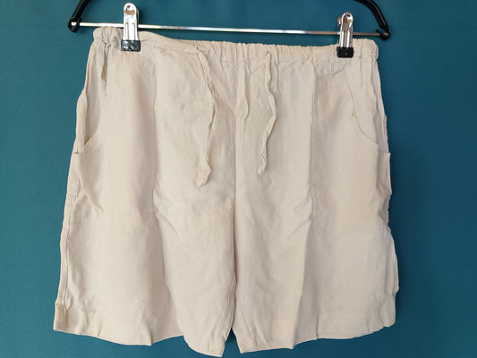 Pantaloni scurți bej, de damă, din in, cu talie elastică, perfecți pentru un look relaxat și confortabil de vară