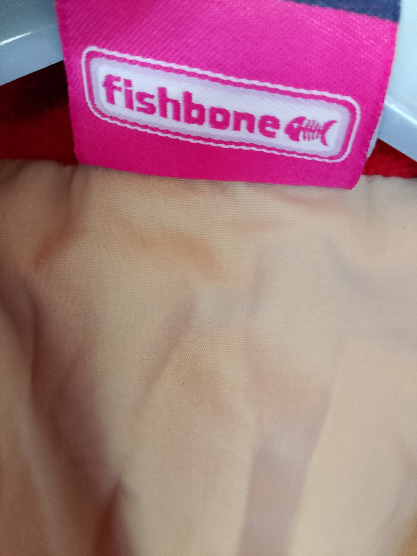Geacă casual Fishbone, bej cu detalii roșii, mărimea S, preț avantajos din cauza unei mici pete
