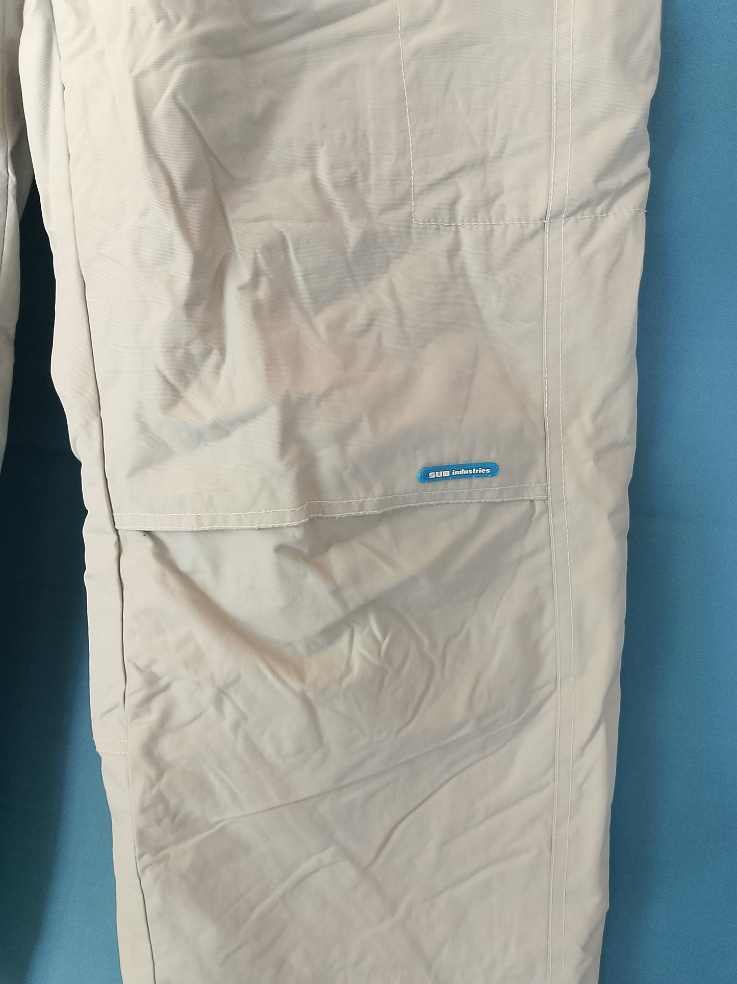 Pantaloni de schi/snowboard SLB Industries, bej, stil cargo, ideali pentru aventuri pe pârtie. Marime XS