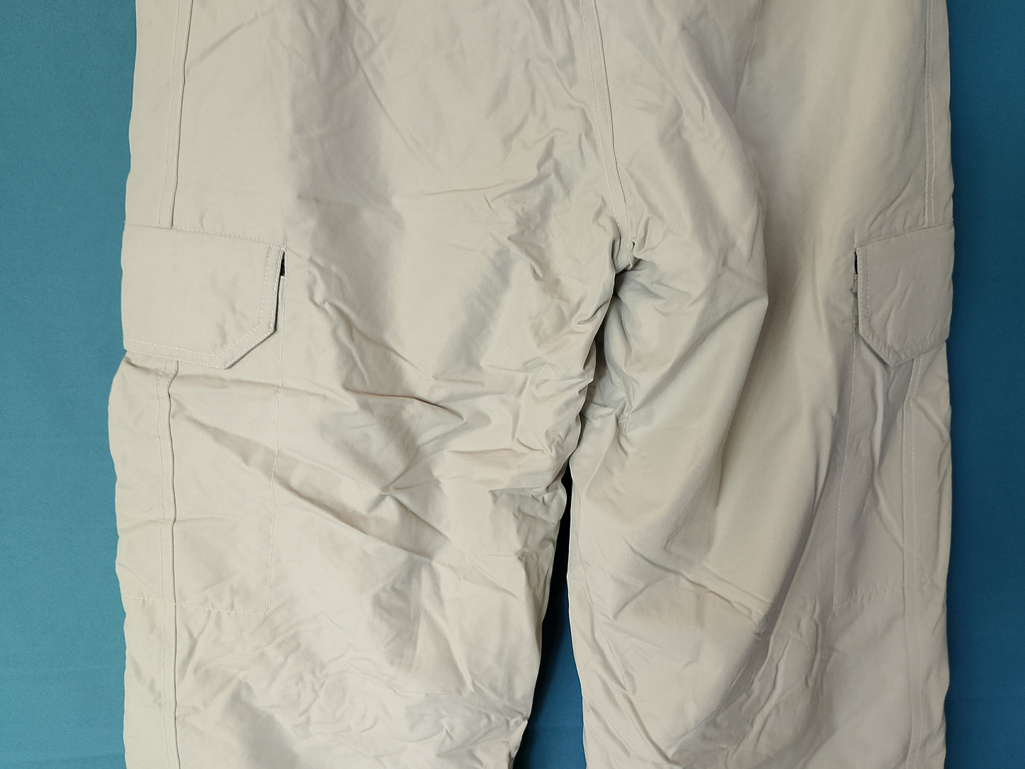Pantaloni de schi/snowboard SLB Industries, bej, stil cargo, ideali pentru aventuri pe pârtie. Marime XS